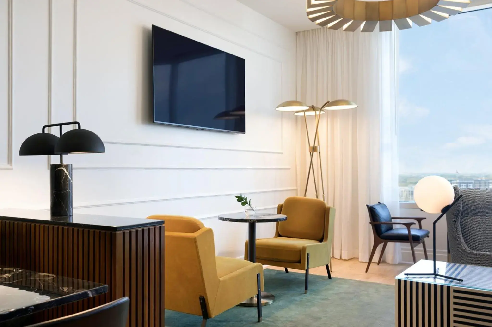Lounge or bar in Omni Austin Hotel Downtown Lounge or bar in Omni Austin Hotel Downtown