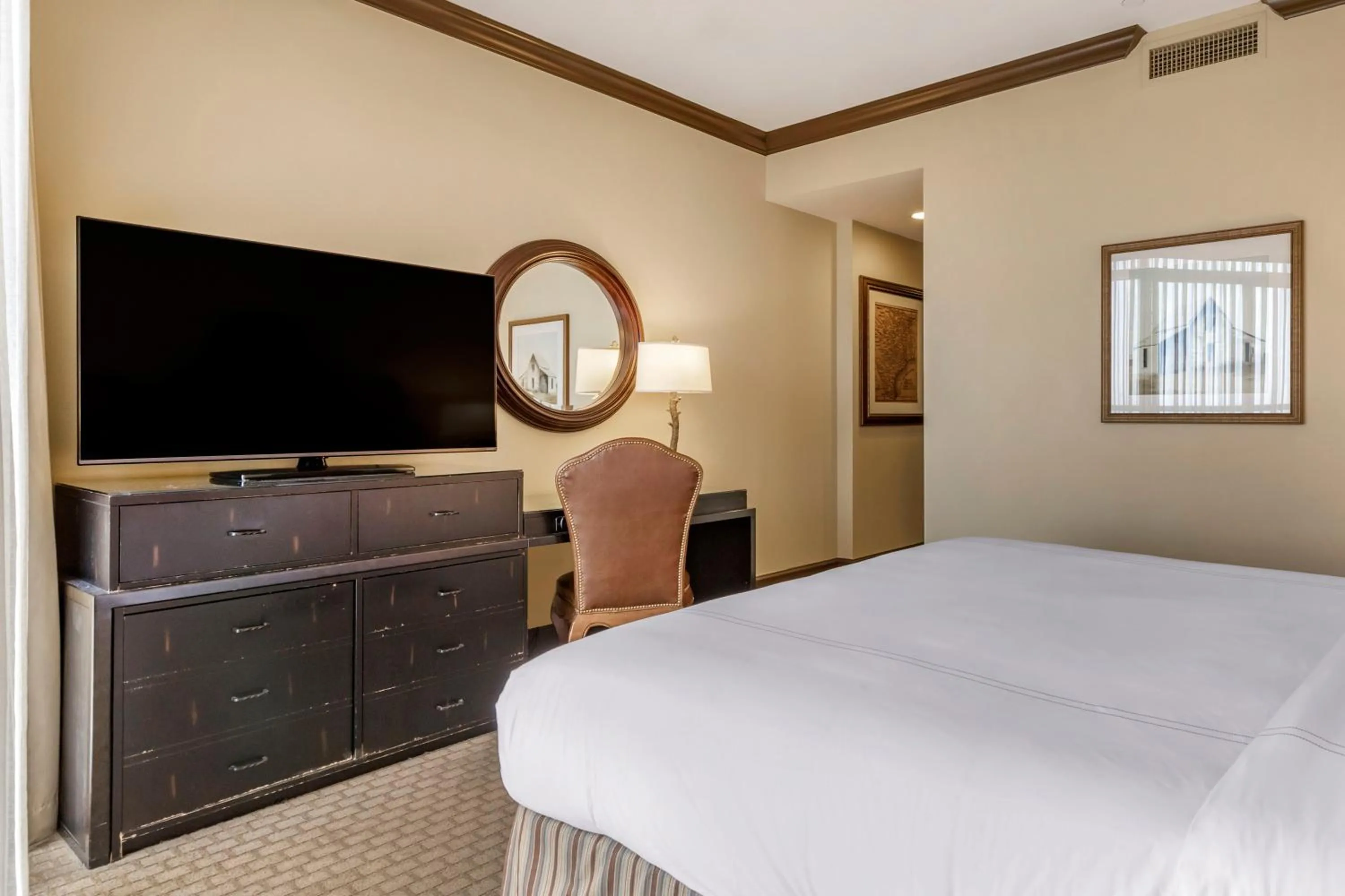 Bed in Omni Austin Hotel Downtown