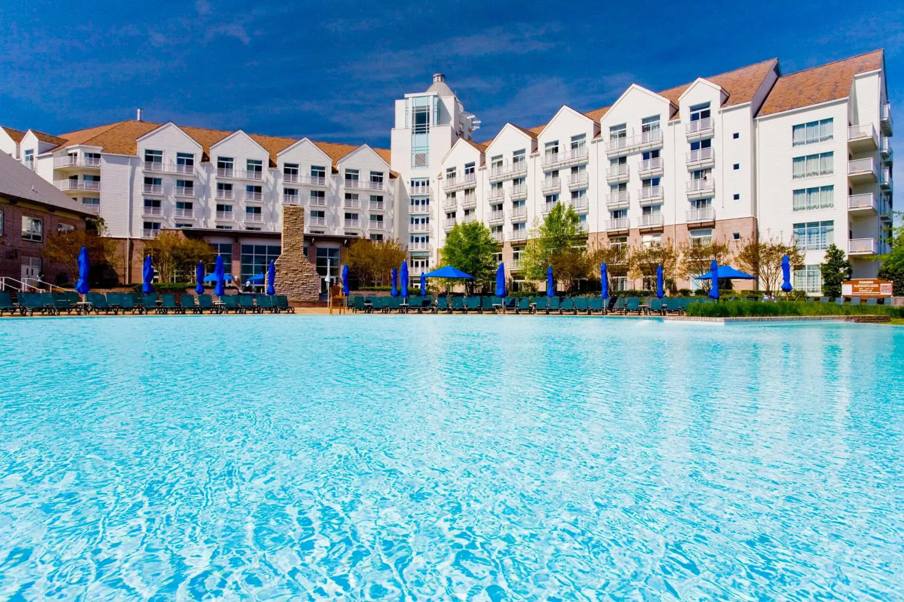 Swimming pool in Hyatt Regency Chesapeake Bay Golf Resort, Spa & Marina Swimming pool in Hyatt Regency Chesapeake Bay Golf Resort, Spa & Marina