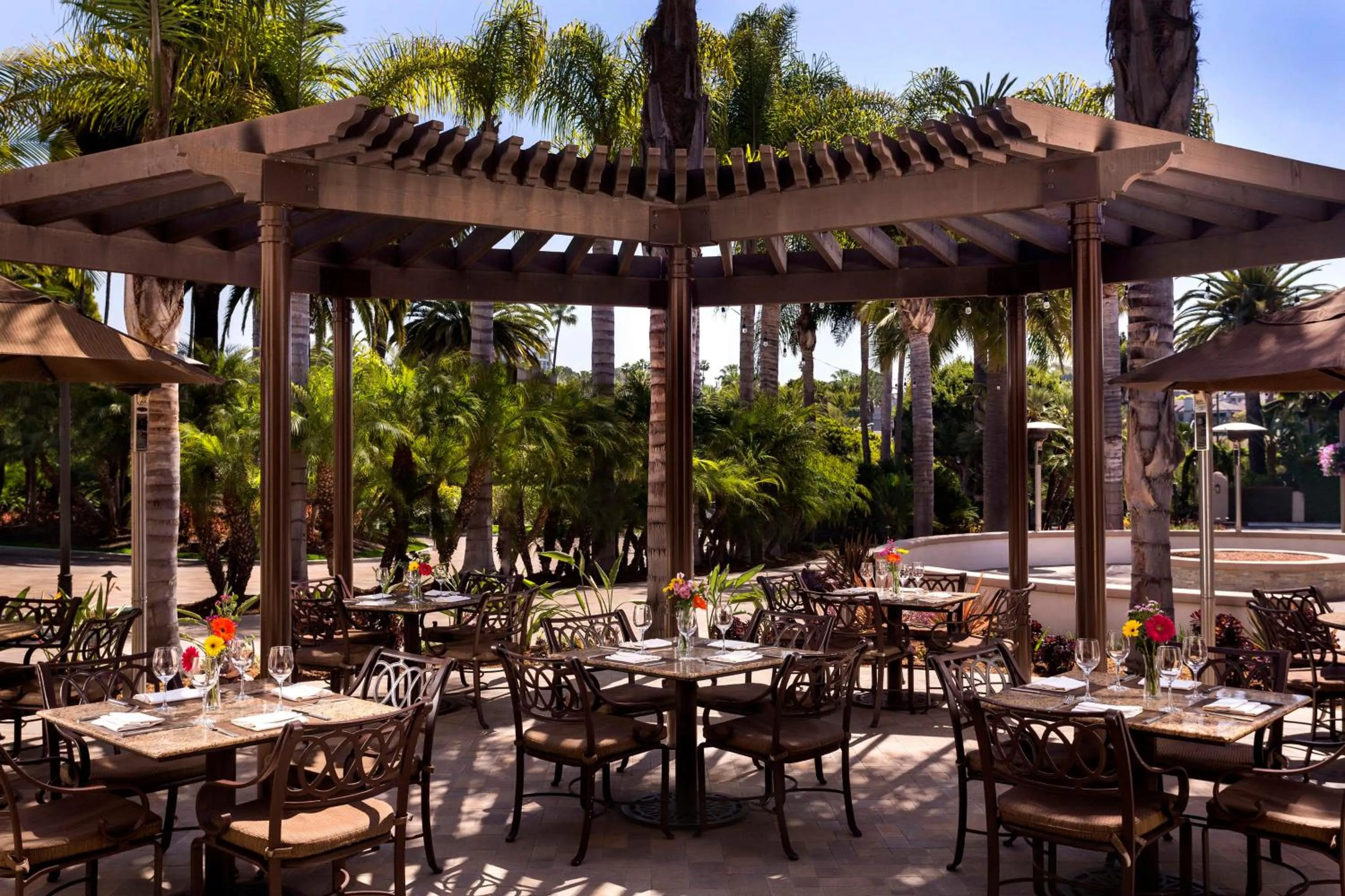 Restaurant/places to eat in Hyatt Regency Newport Beach
