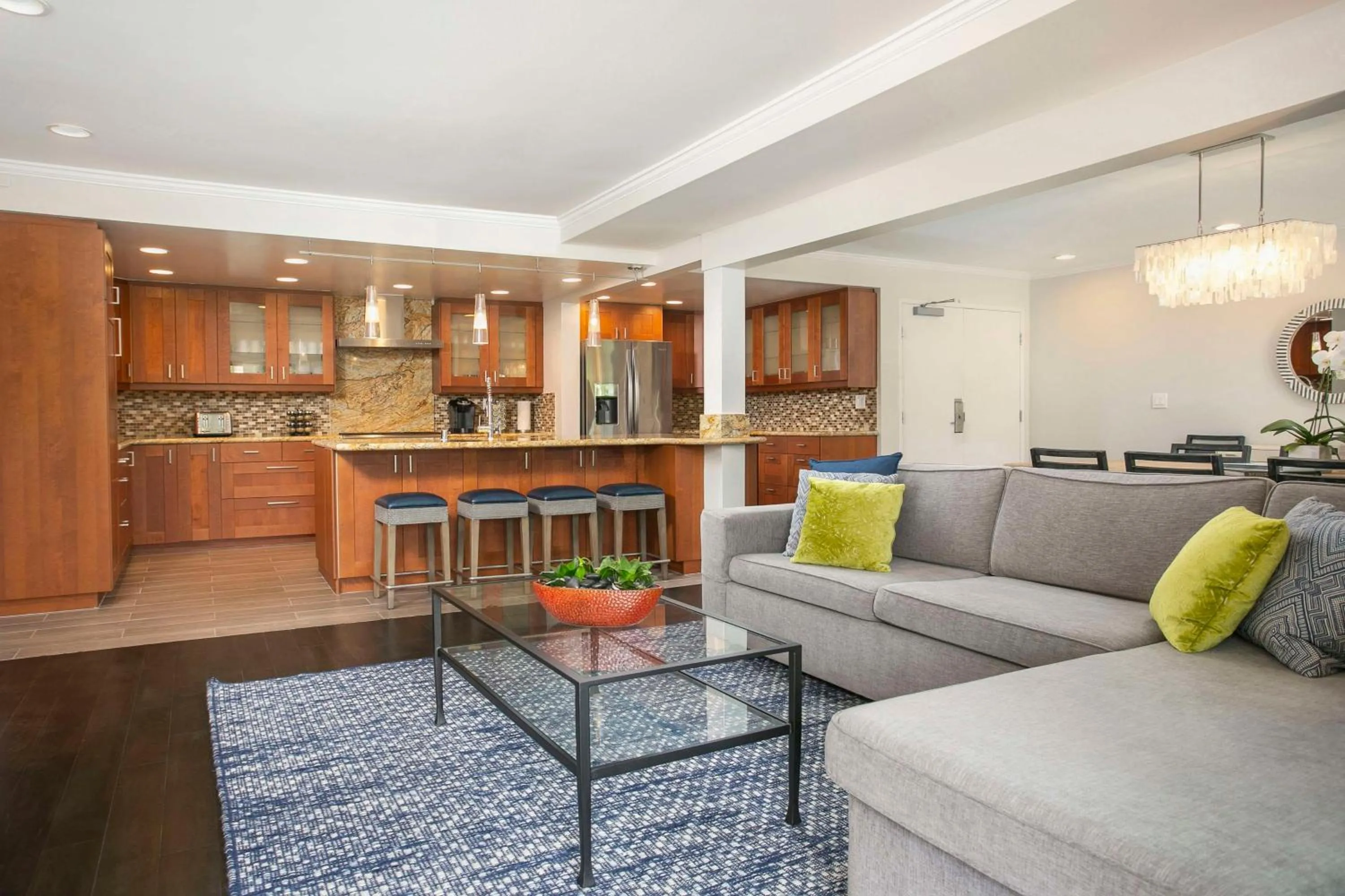 Photo of the whole room in Hyatt Regency Newport Beach