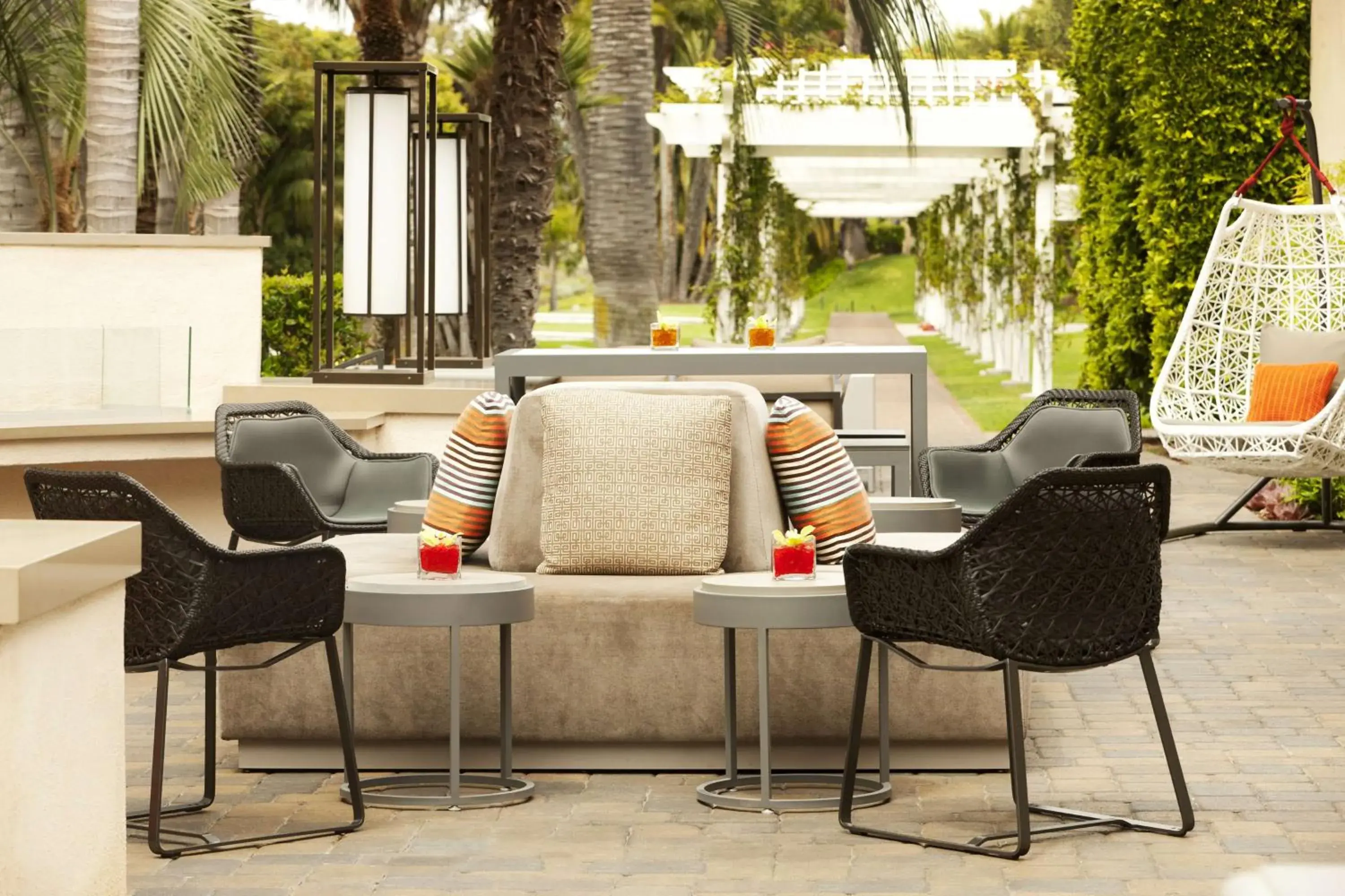 Lounge or bar in Hyatt Regency Newport Beach Lounge or bar in Hyatt Regency Newport Beach