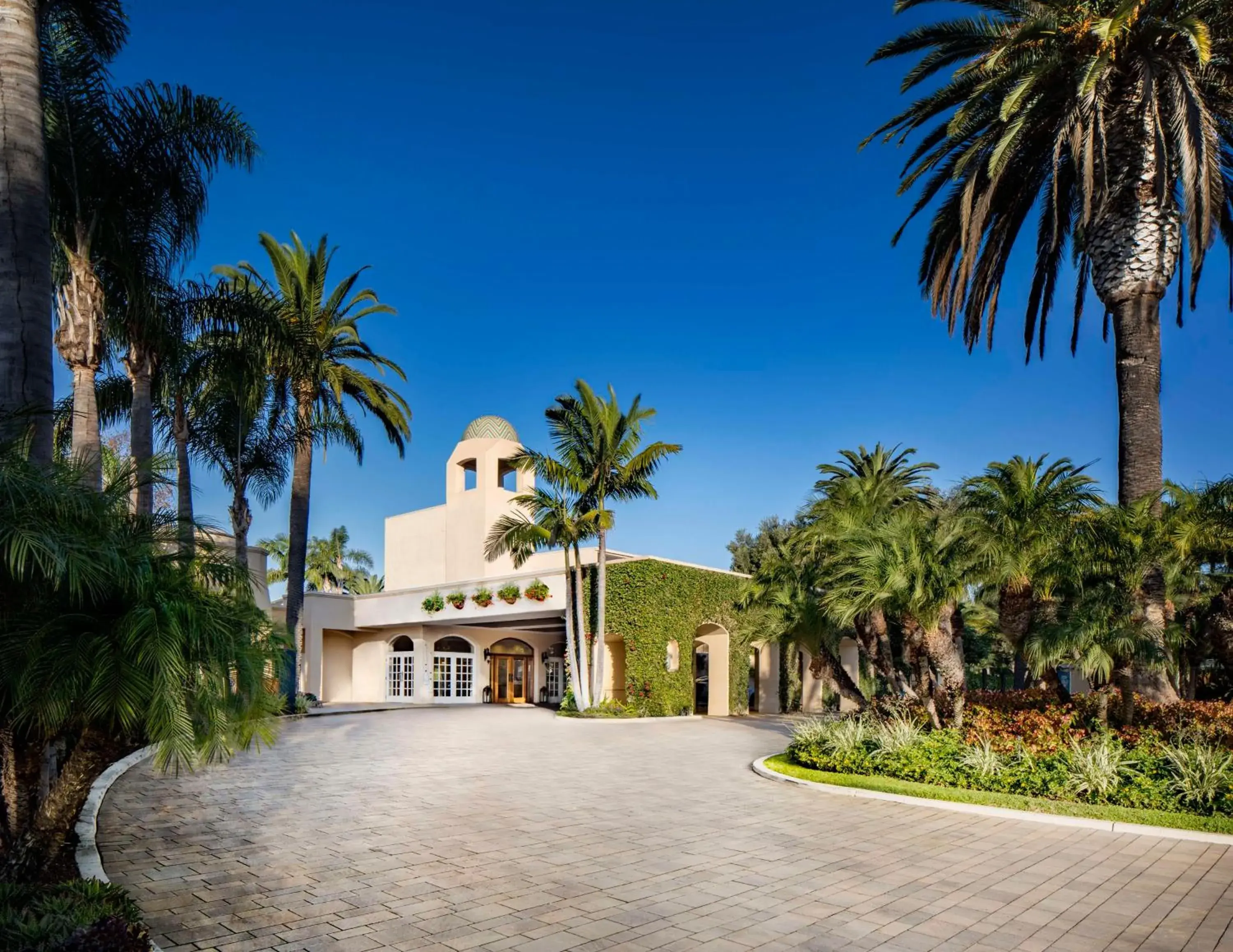 Property building in Hyatt Regency Newport Beach Property building in Hyatt Regency Newport Beach