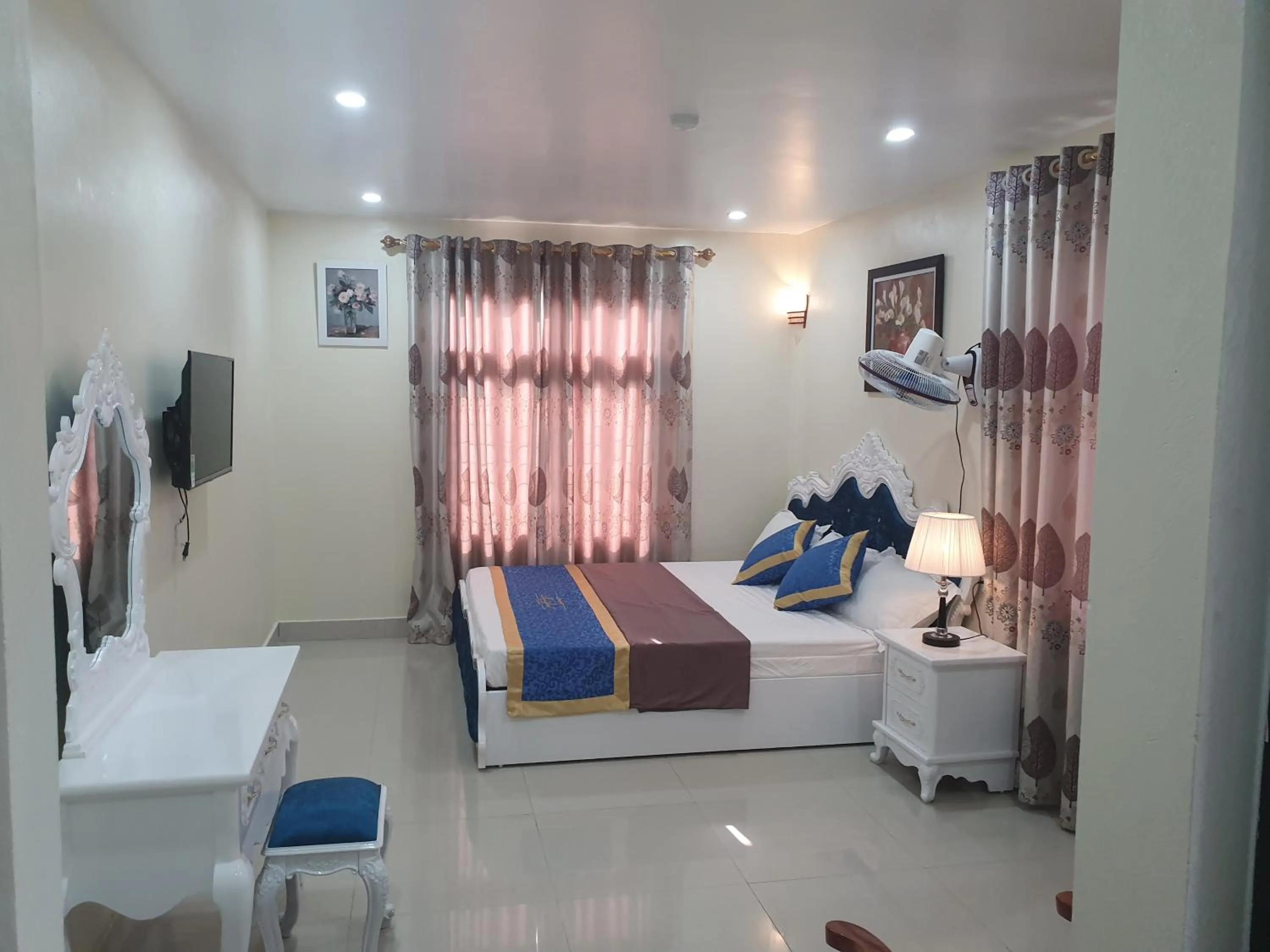 Bed in Cat Ba Thailand Hotel