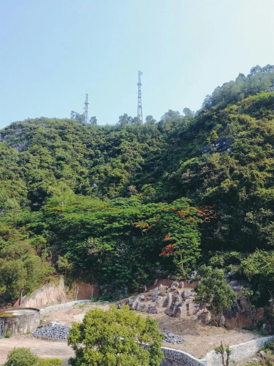 Mountain view in Cat Ba Thailand Hotel