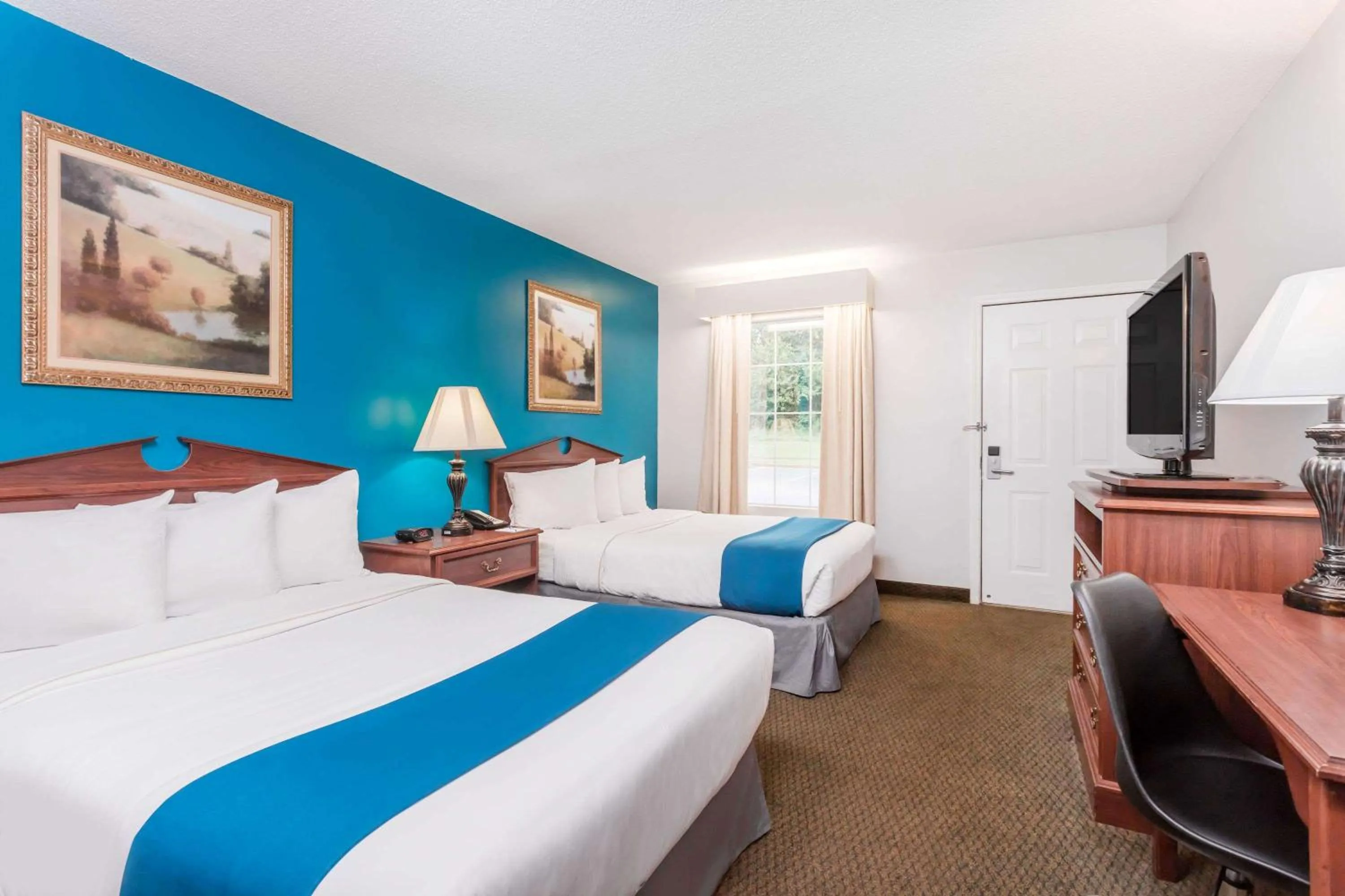 Photo of the whole room, Bed in Baymont by Wyndham Duncan/Spartanburg