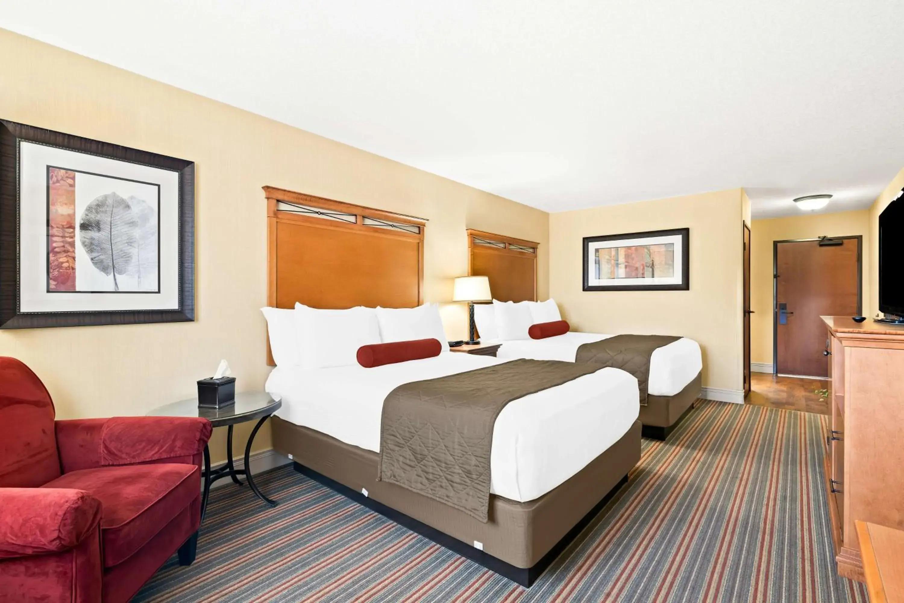 Bedroom, Bed in Best Western Newberry Station Bedroom, Bed in Best Western Newberry Station