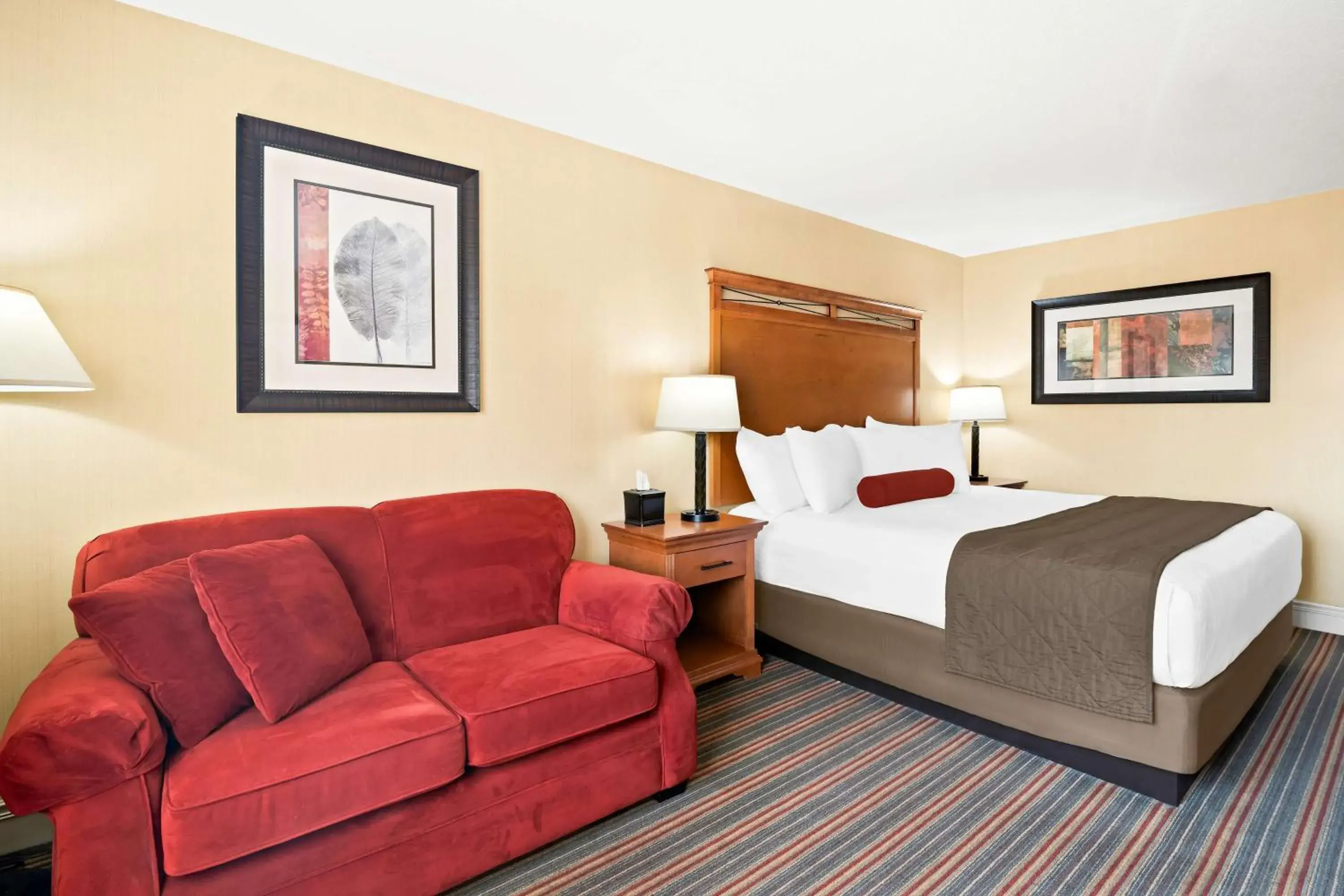 Bedroom, Bed in Best Western Newberry Station Bedroom, Bed in Best Western Newberry Station