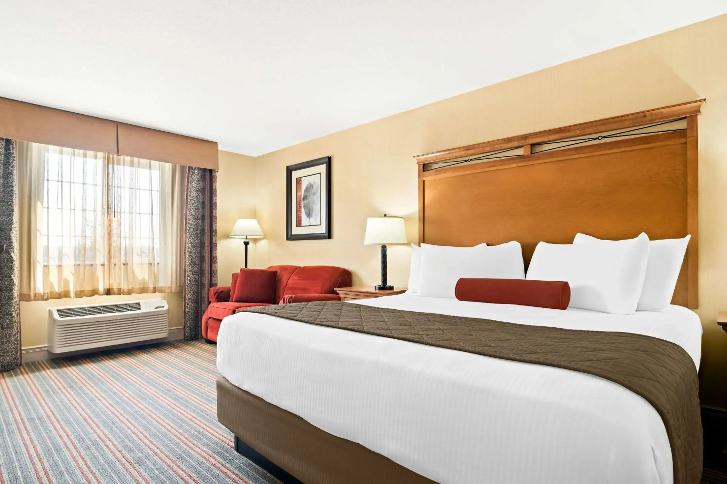 Bedroom, Bed in Best Western Newberry Station Bedroom, Bed in Best Western Newberry Station