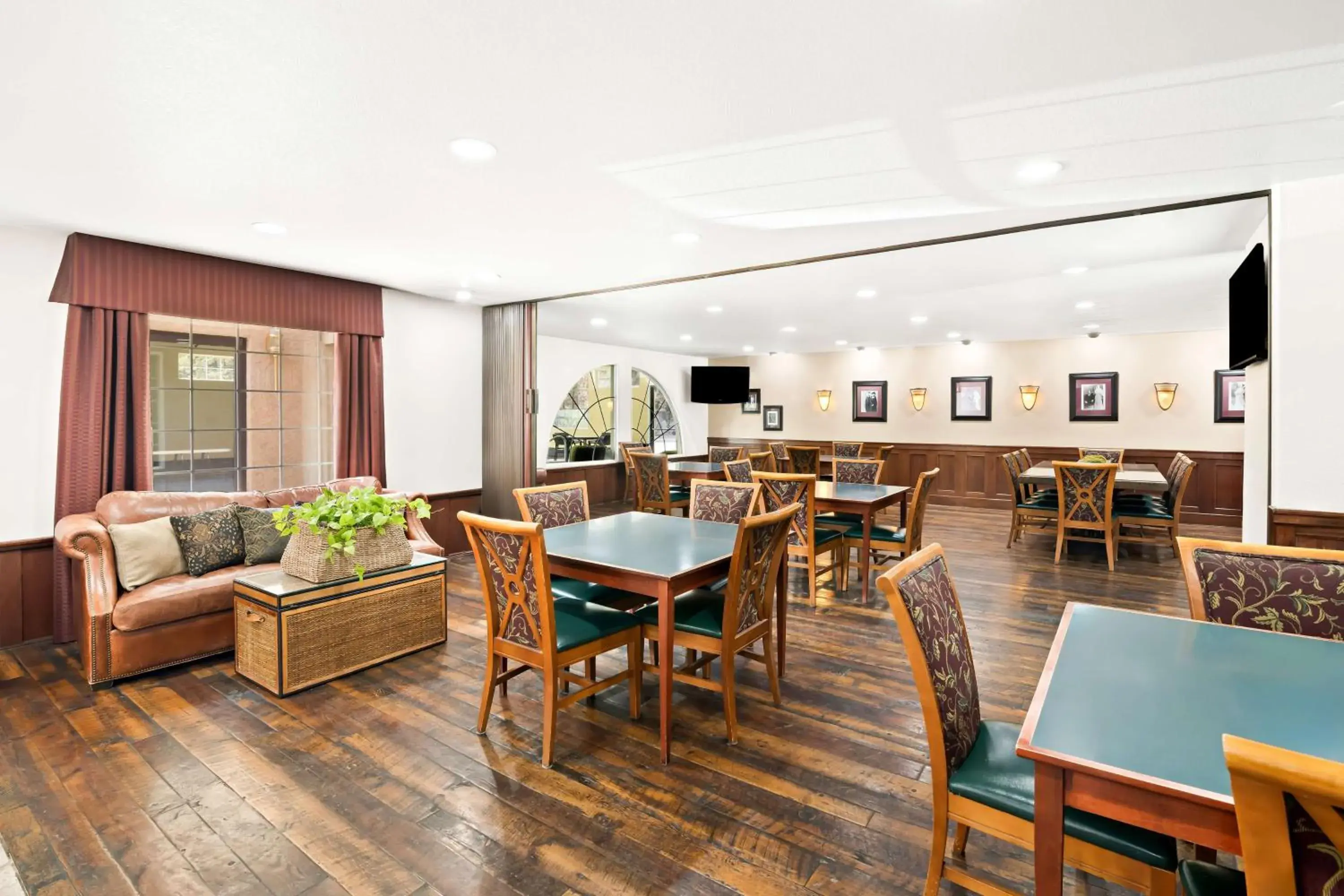 Lobby or reception in Best Western Newberry Station Lobby or reception in Best Western Newberry Station