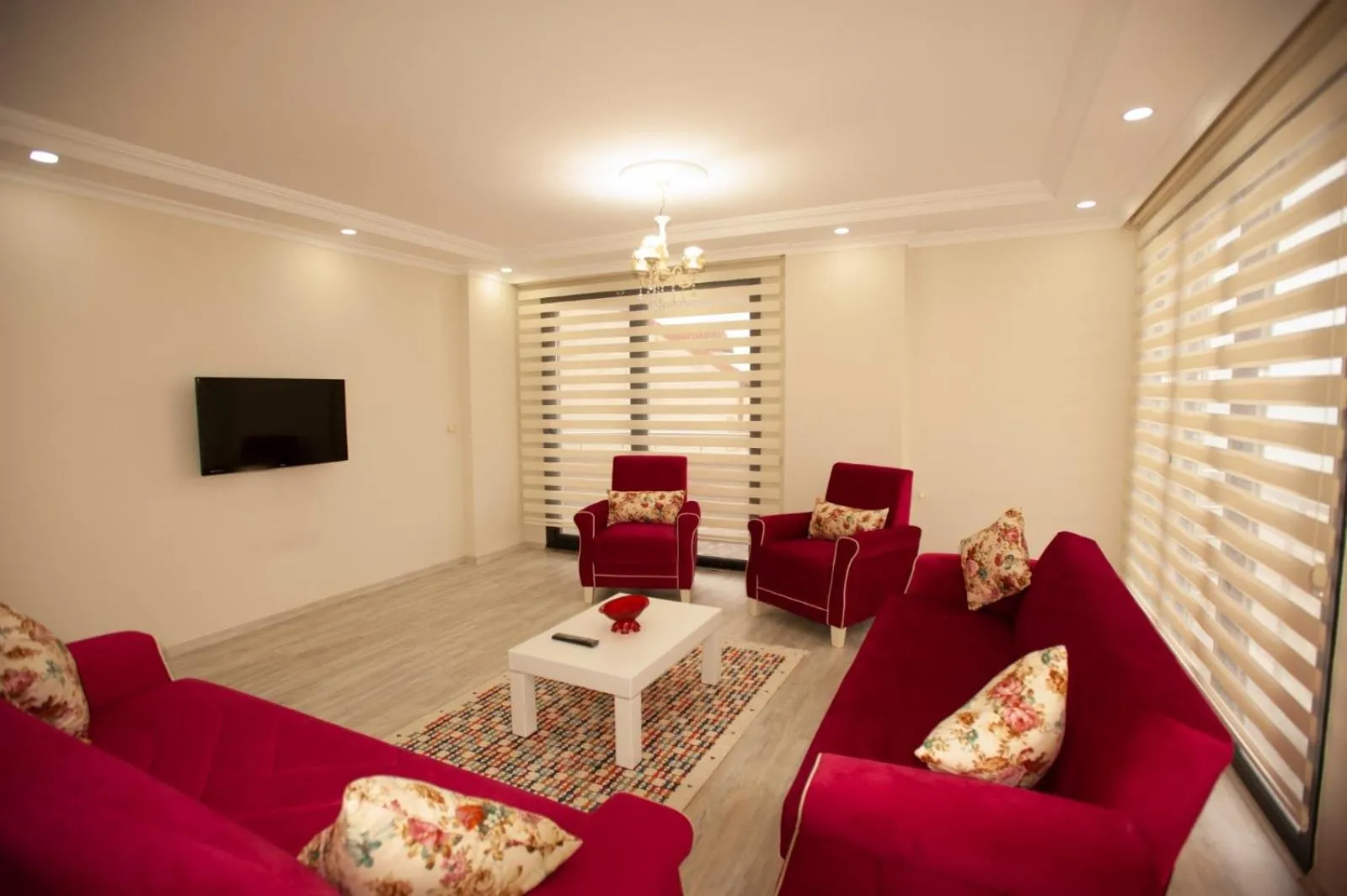 Communal lounge/ TV room in ADEN KAR suite