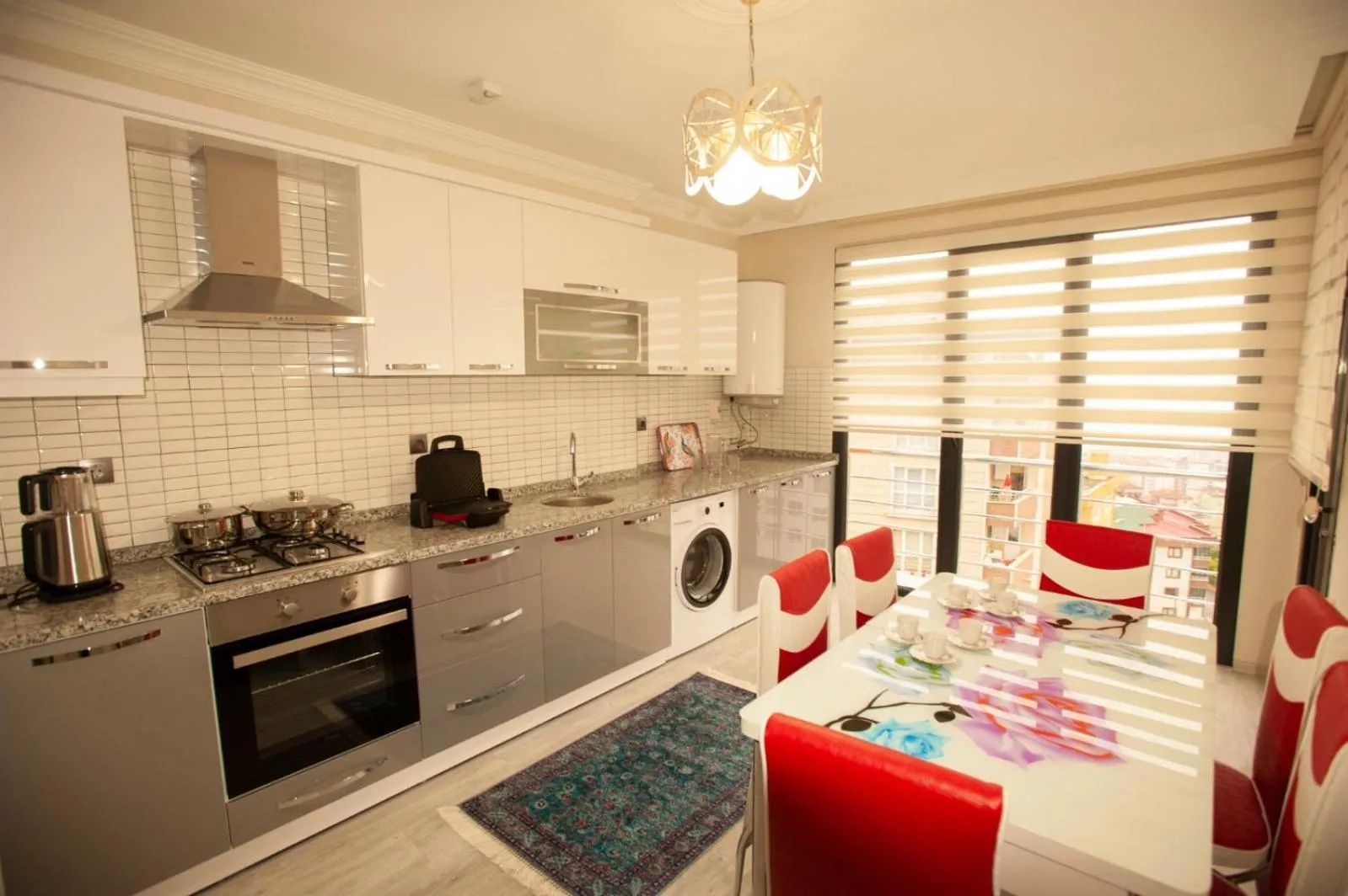 Kitchen or kitchenette in ADEN KAR suite