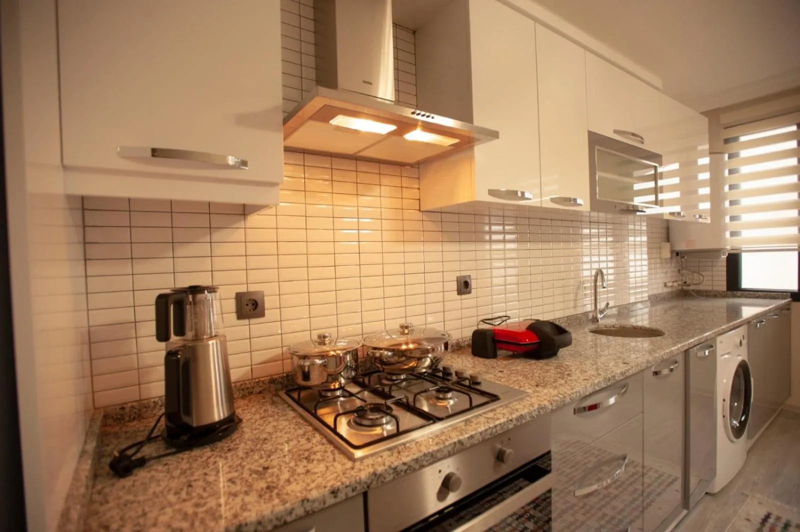 Kitchen or kitchenette in ADEN KAR suite