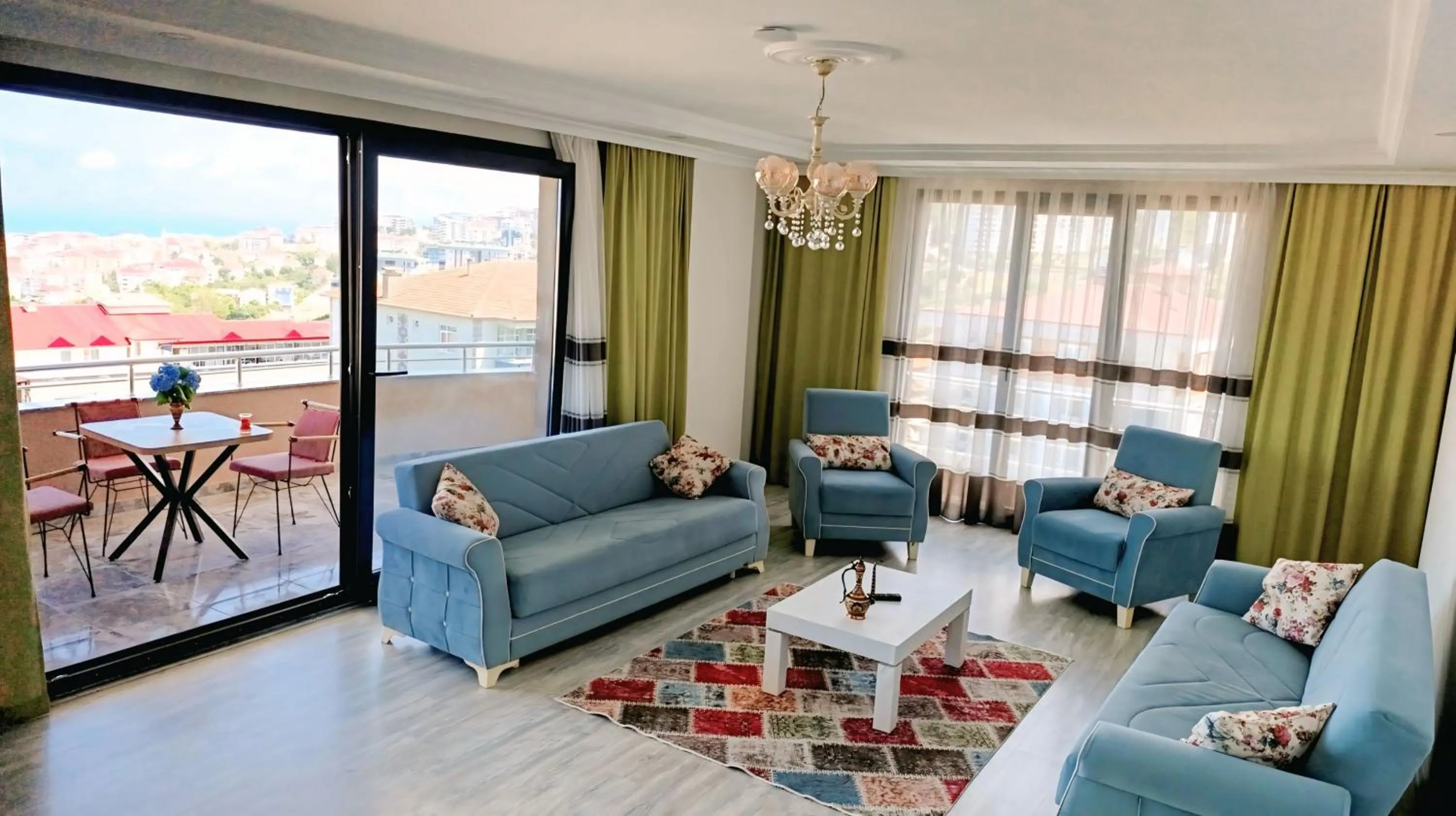 Communal lounge/ TV room in ADEN KAR suite