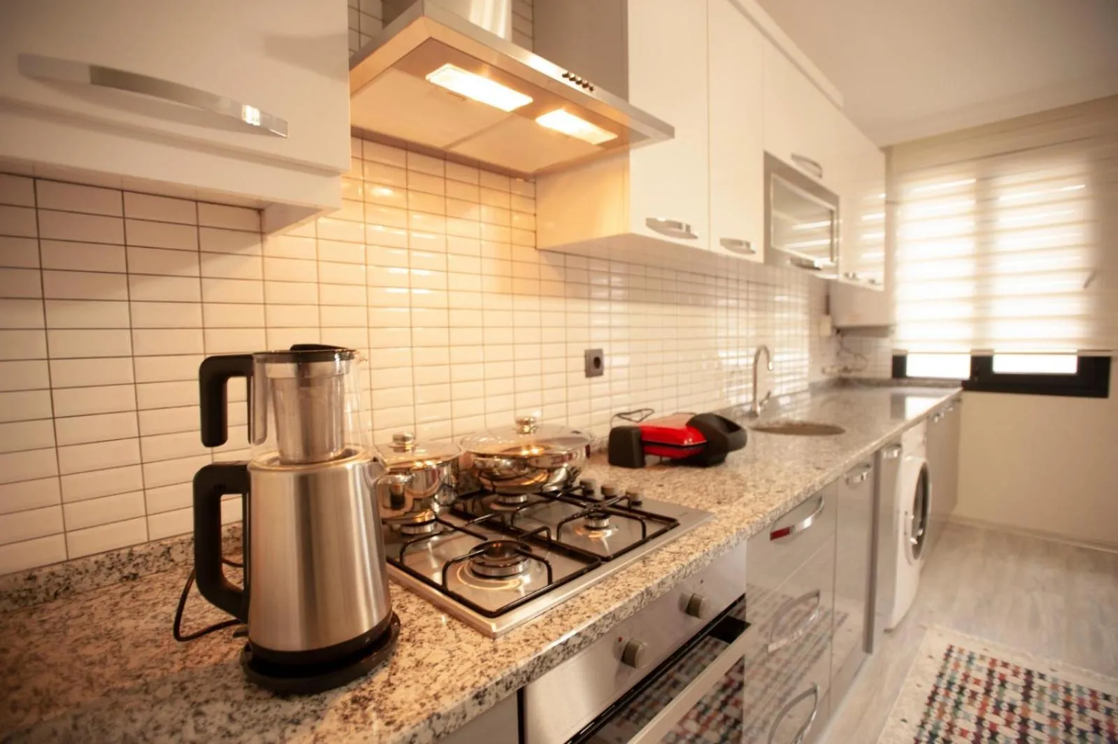 Kitchen or kitchenette in ADEN KAR suite