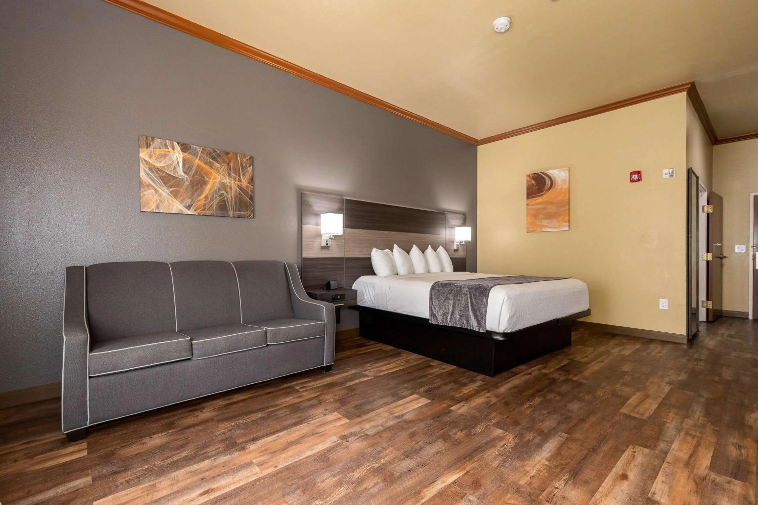 Photo of the whole room in Best Western Plus Portland