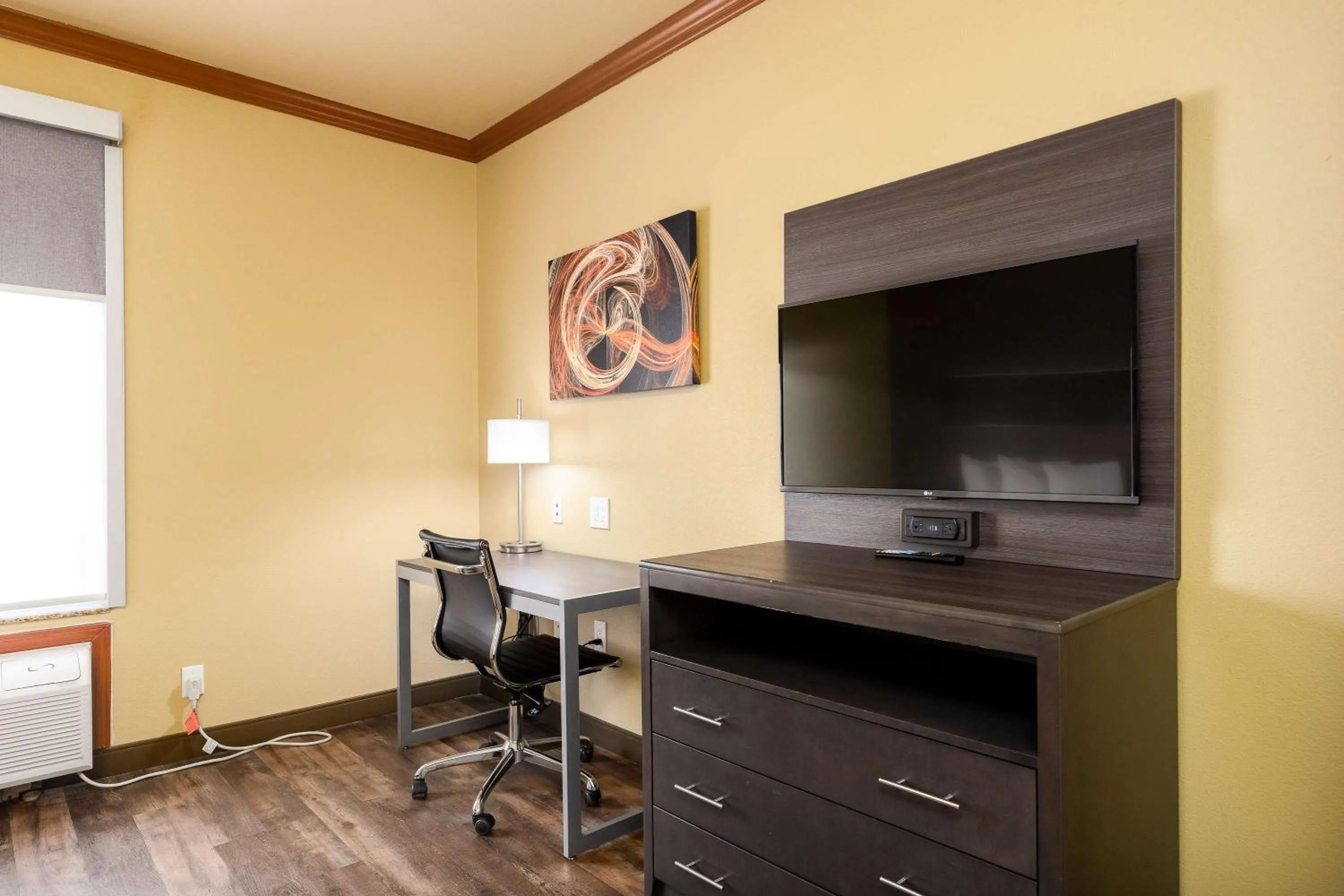 Photo of the whole room in Best Western Plus Portland