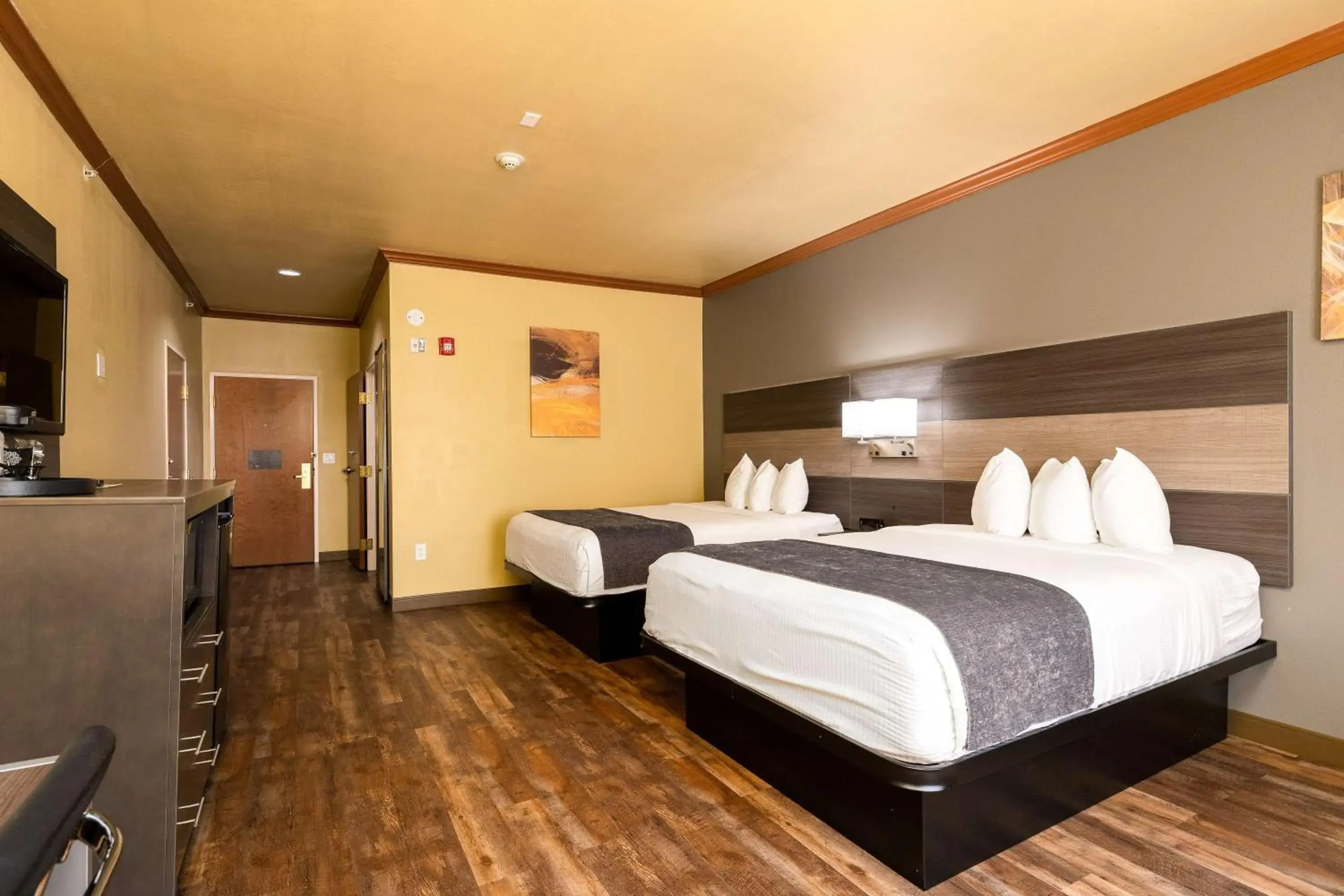 Queen Room with Two Queen Beds with Roll-In Shower - Mobility Access in Best Western Plus Portland Queen Room with Two Queen Beds with Roll-In Shower - Mobility Access in Best Western Plus Portland