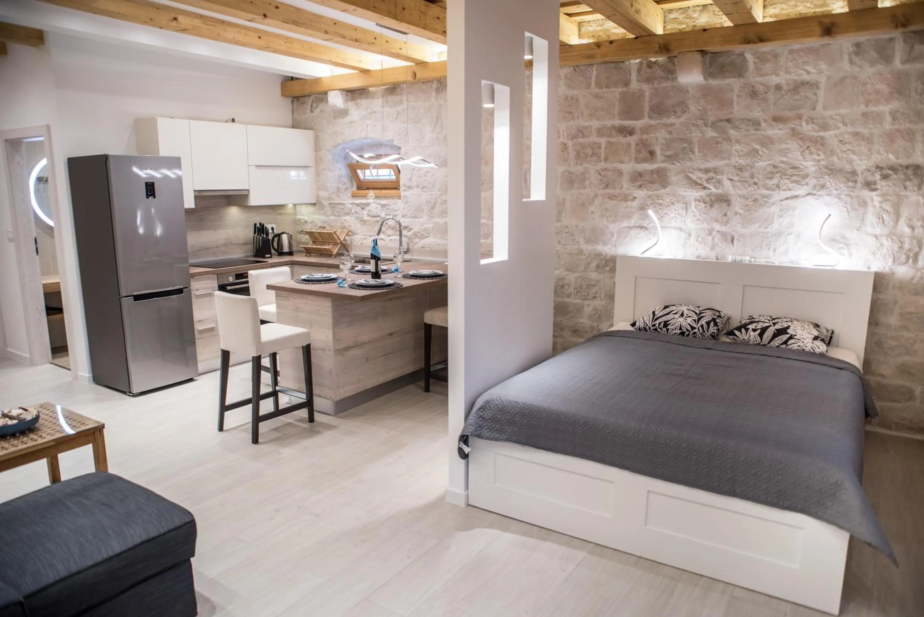 Kitchen or kitchenette, Bed in Limestone Heritage House