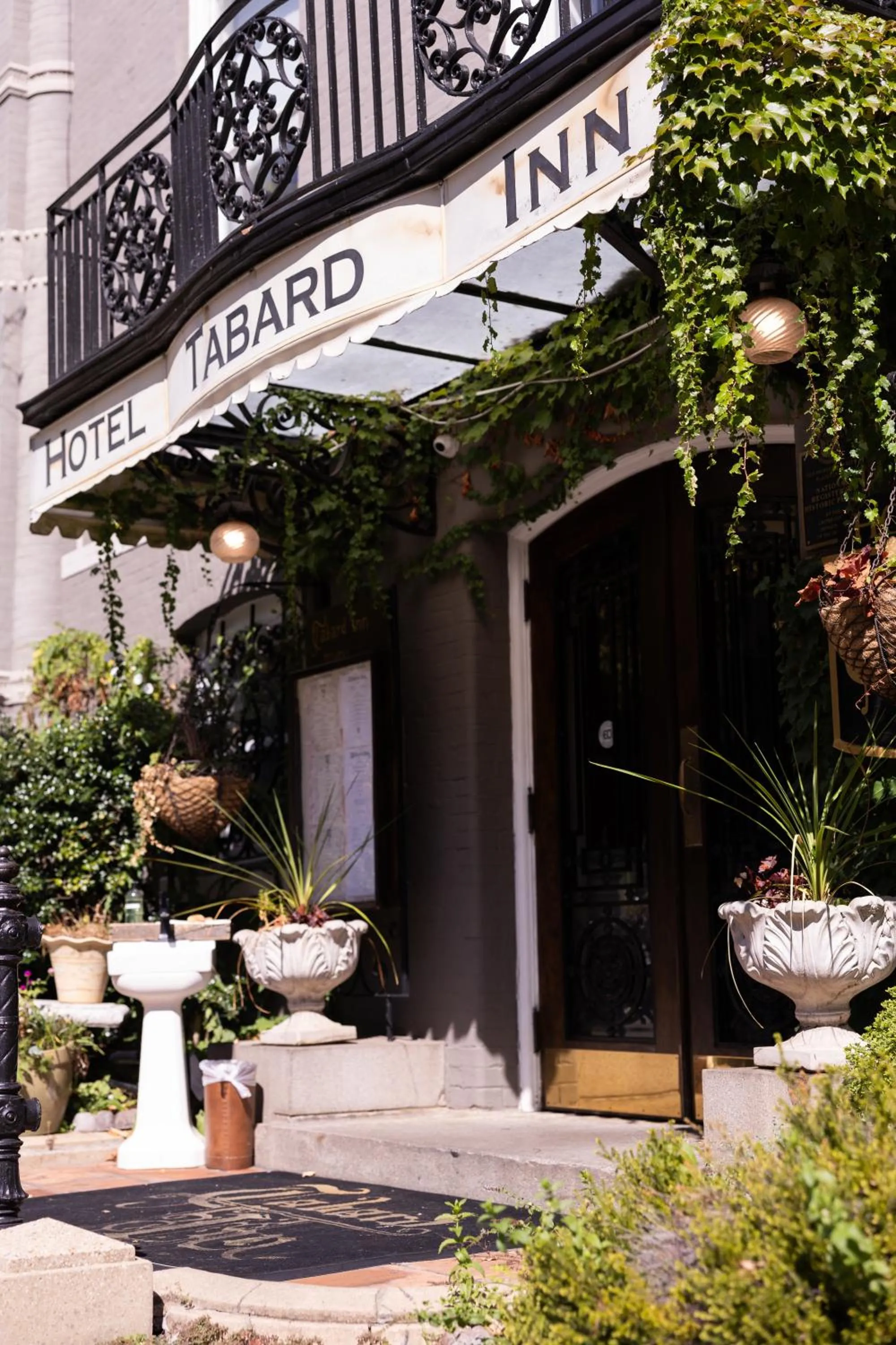 Property building in Hotel Tabard Inn