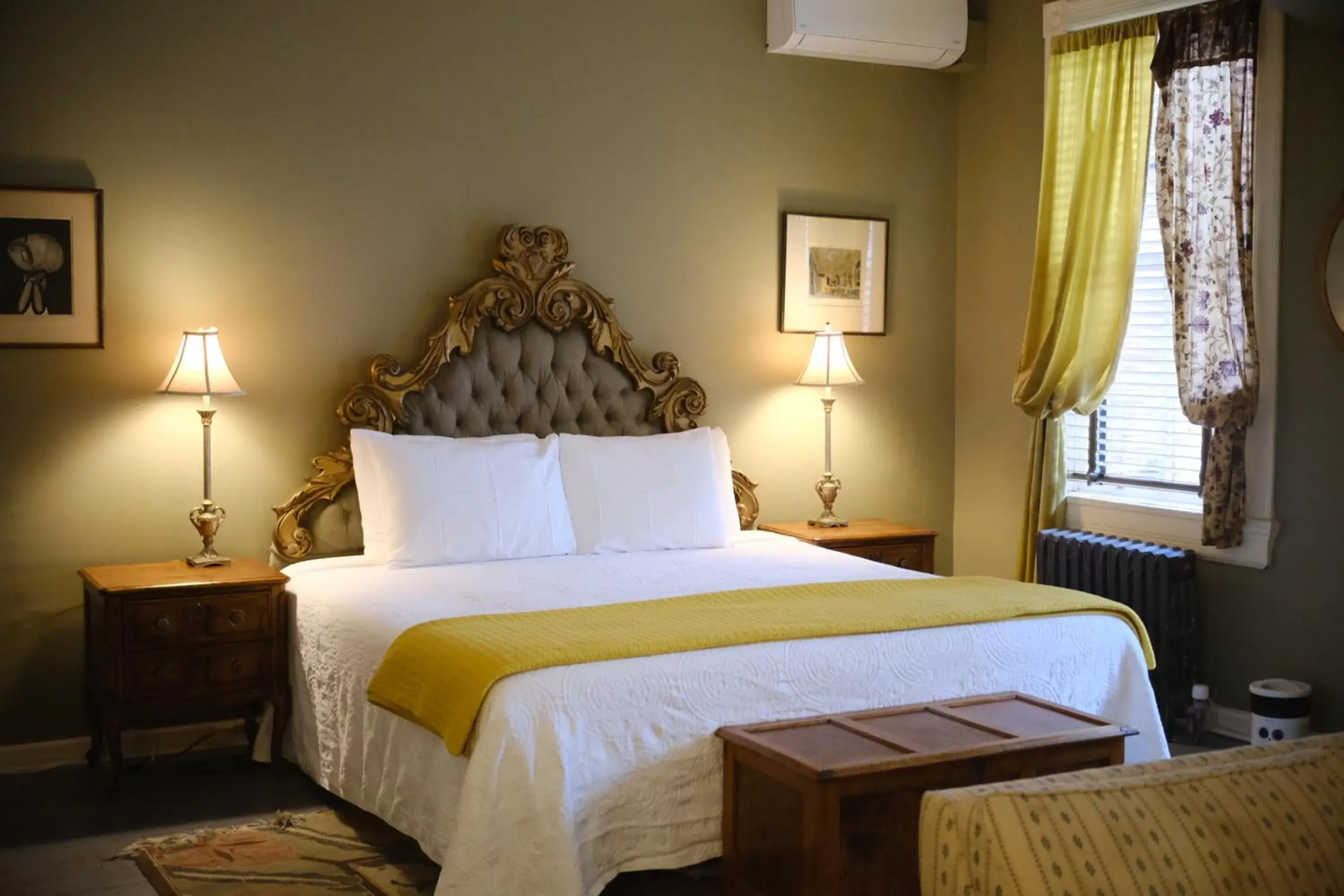 Bed in Hotel Tabard Inn Bed in Hotel Tabard Inn