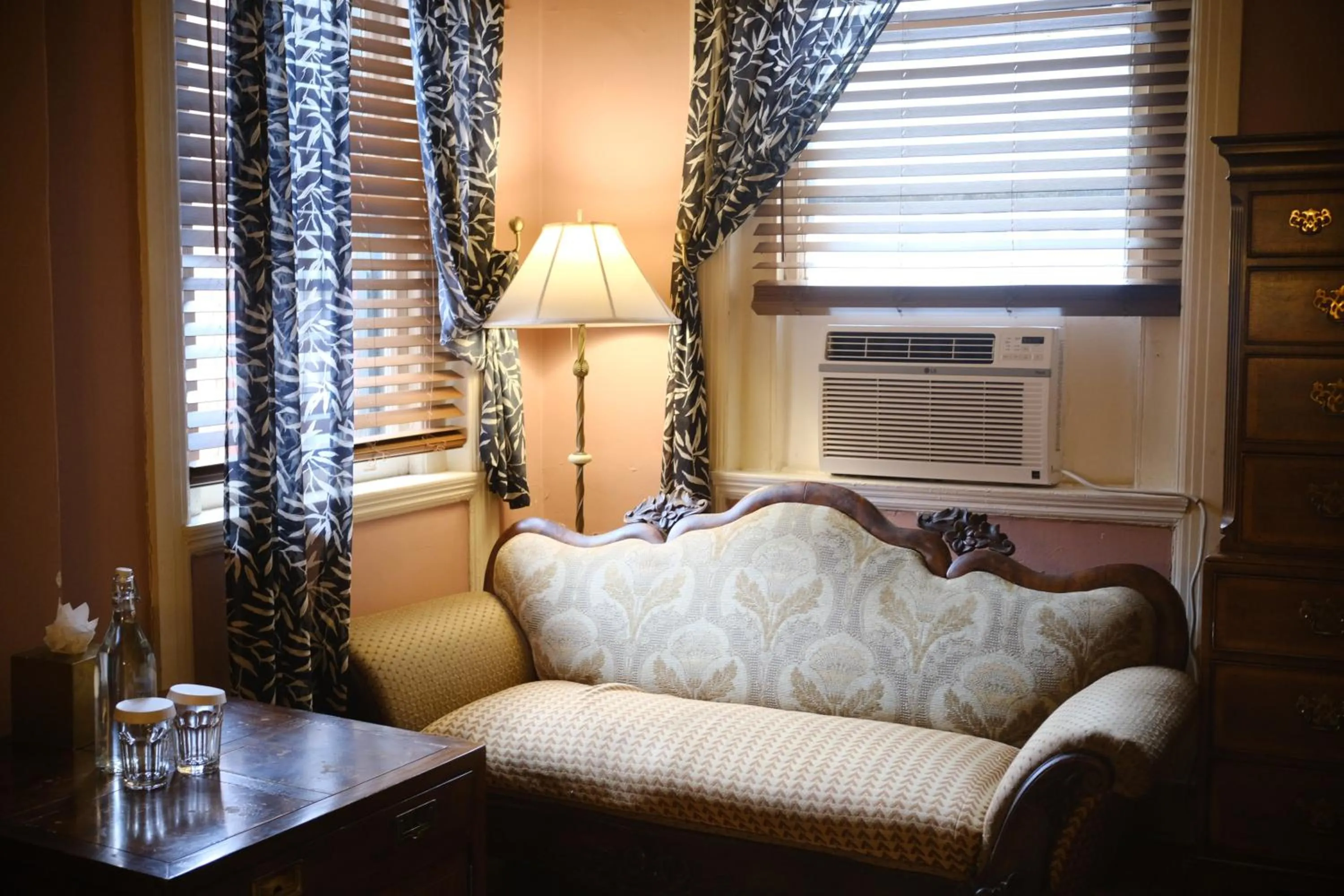 Seating area in Hotel Tabard Inn
