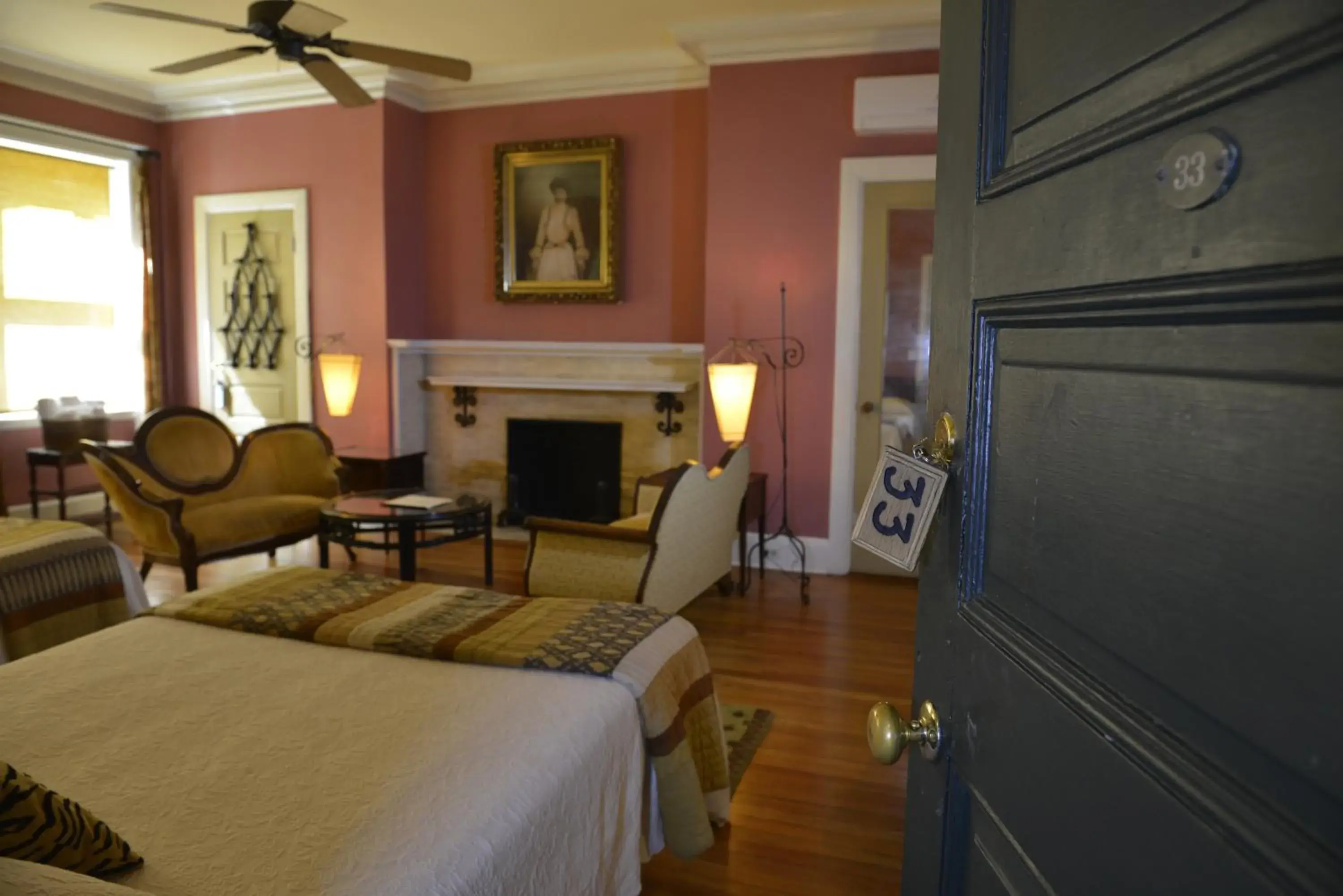 Bed in Hotel Tabard Inn Bed in Hotel Tabard Inn