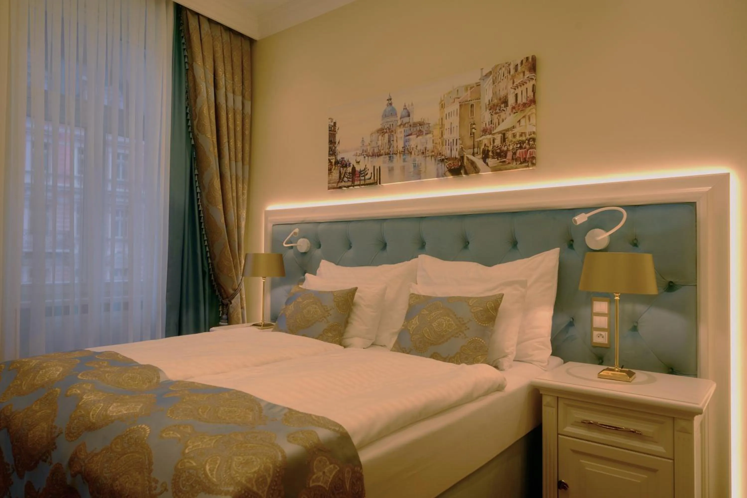 Bed in Golden Key Boutique Hotel