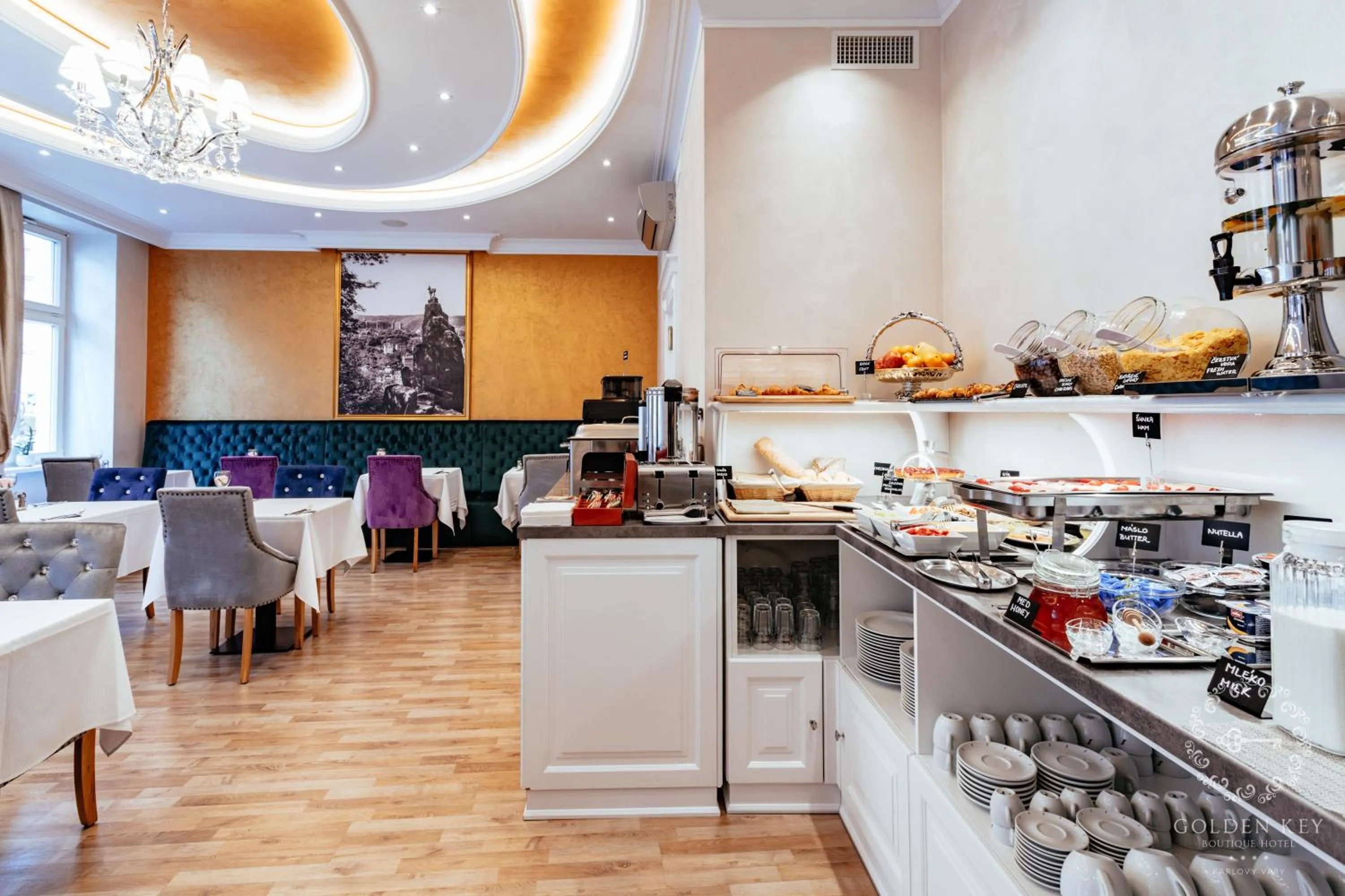 Restaurant/places to eat in Golden Key Boutique Hotel