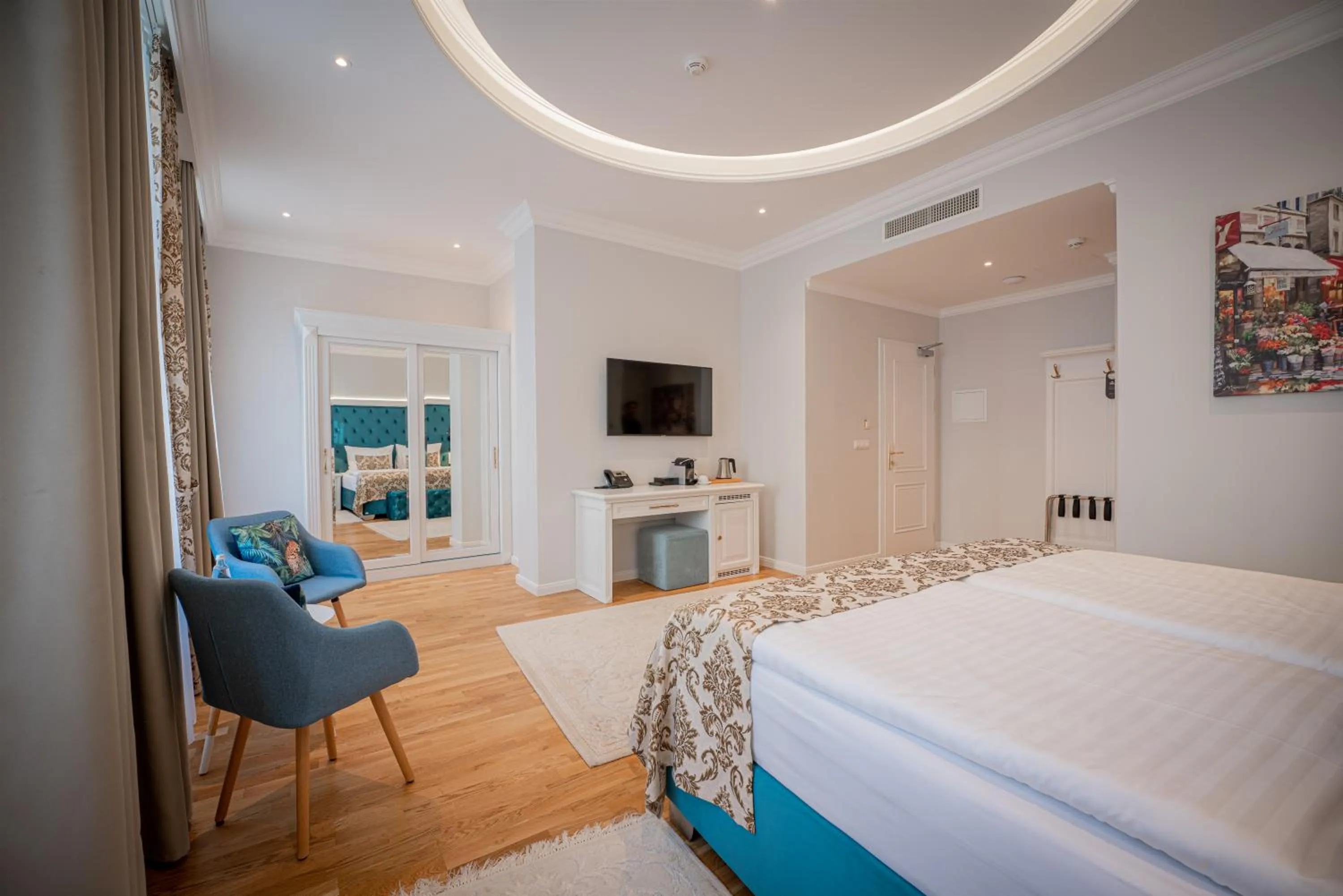 Bed in Golden Key Boutique Hotel