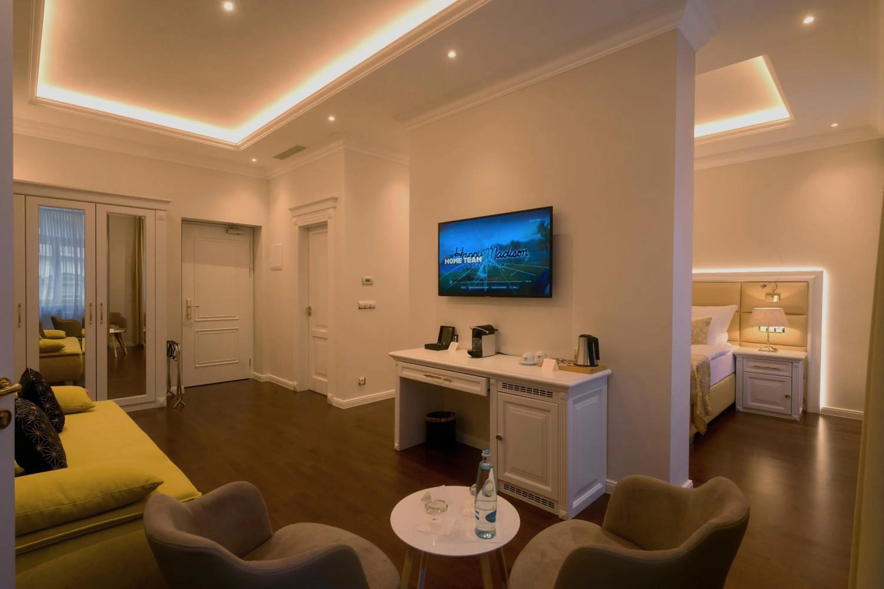 TV and multimedia, Bed in Golden Key Boutique Hotel