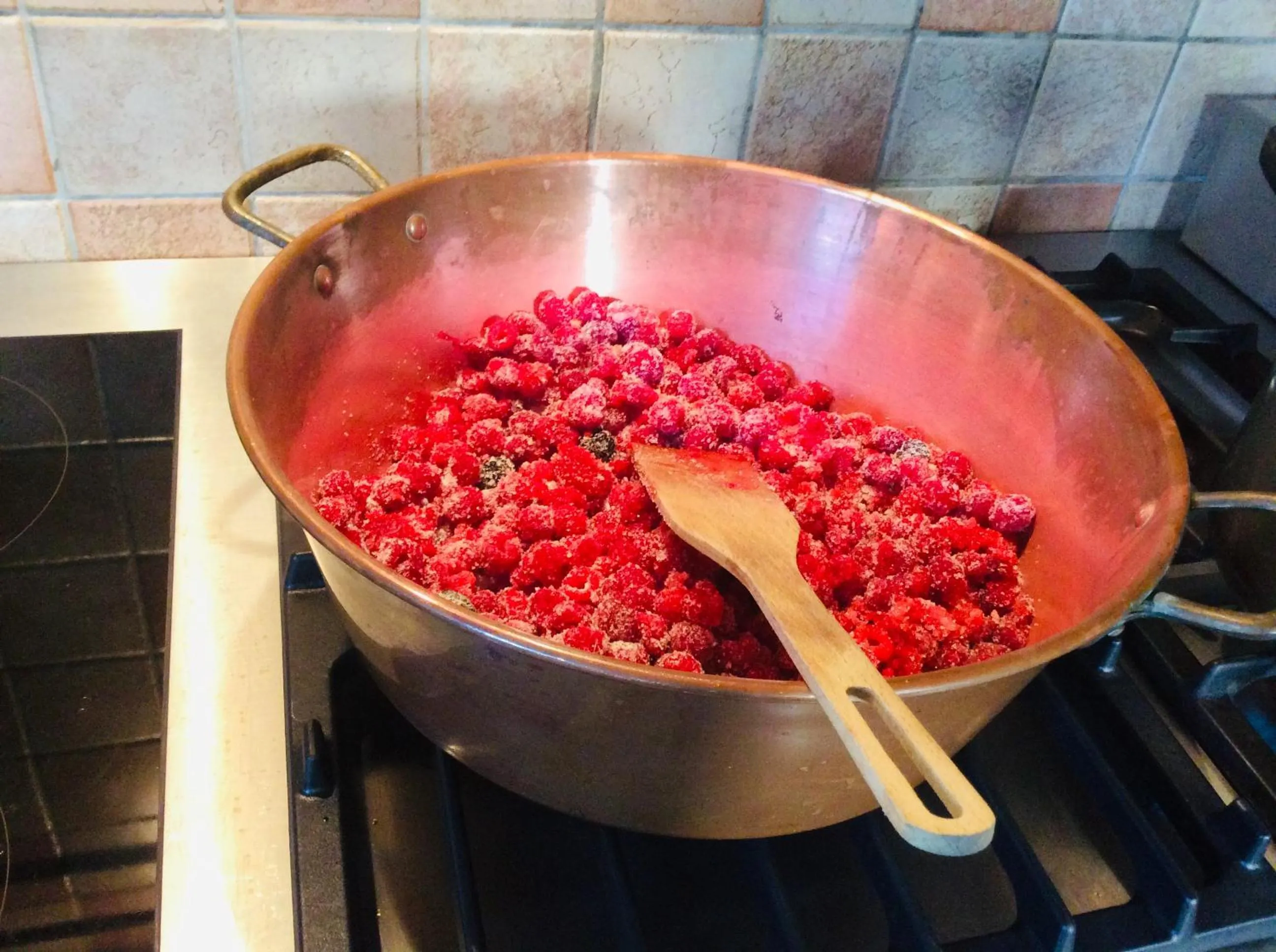 Continental breakfast in Au Refuge de Blanche