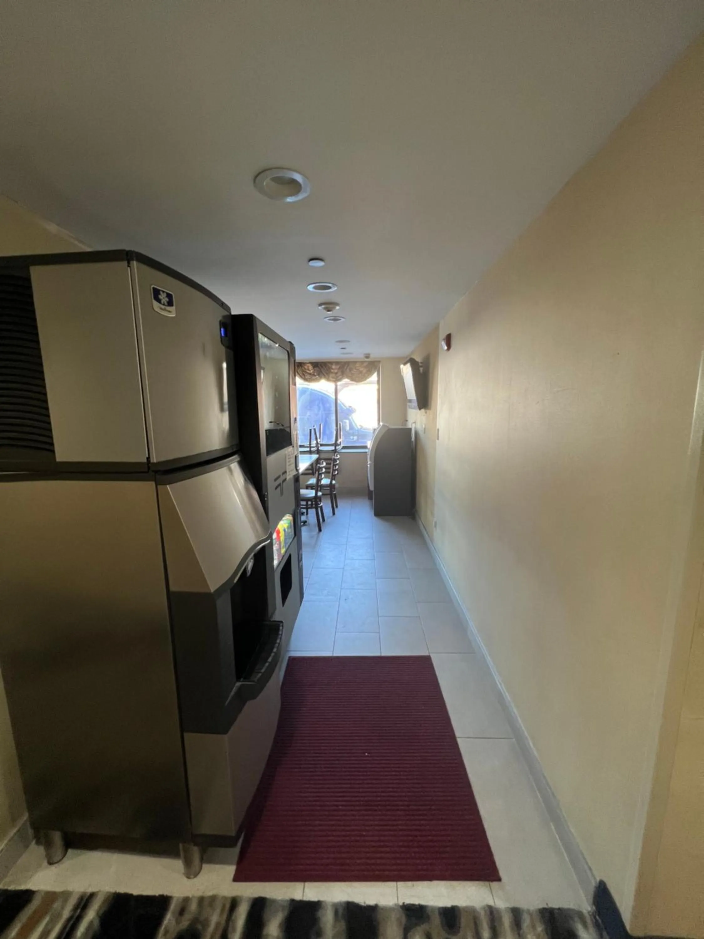 vending machine in Atlantic Motor Inn