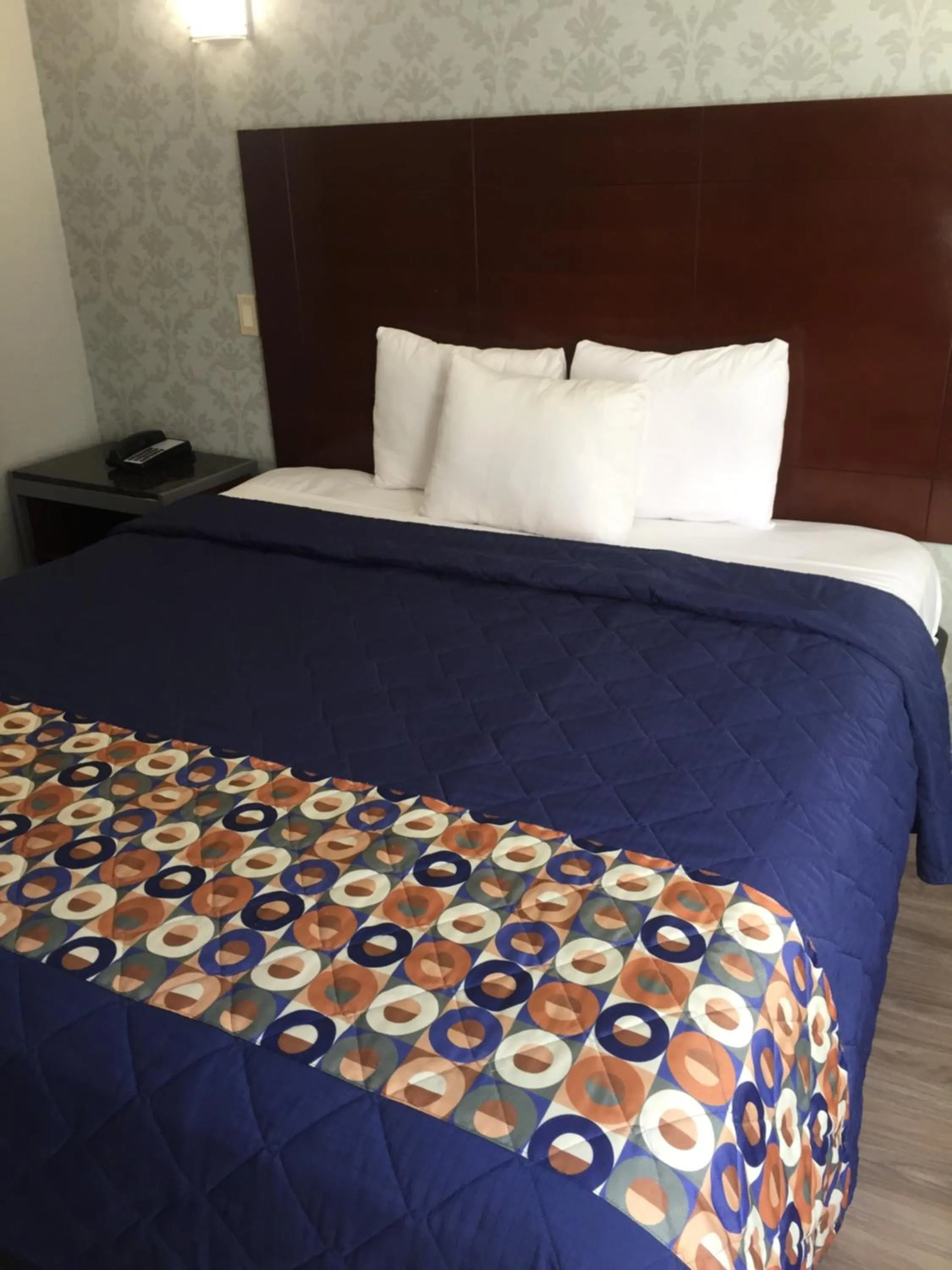 Bed in Atlantic Motor Inn