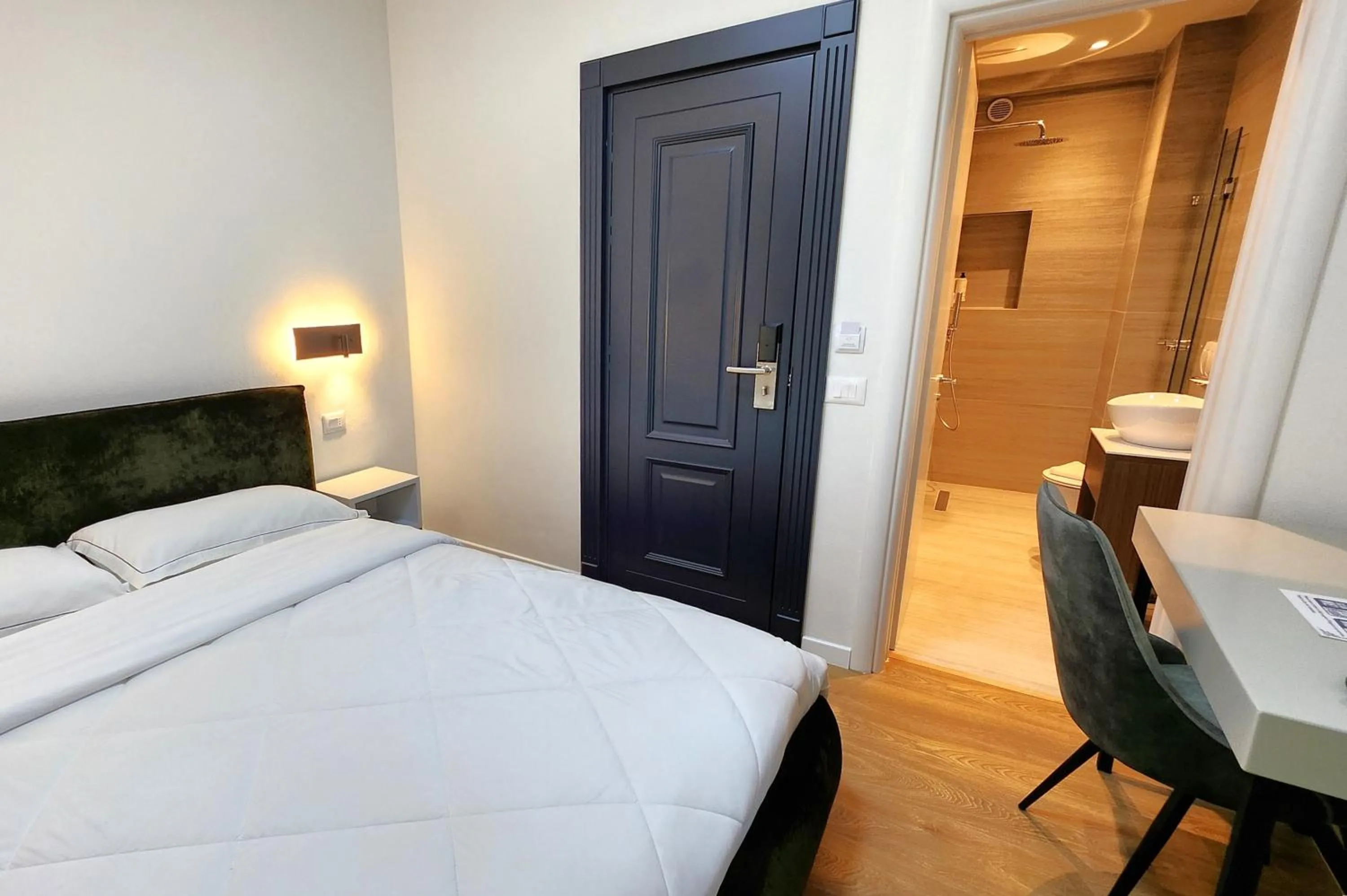 Bathroom, Bed in Old Town Villa