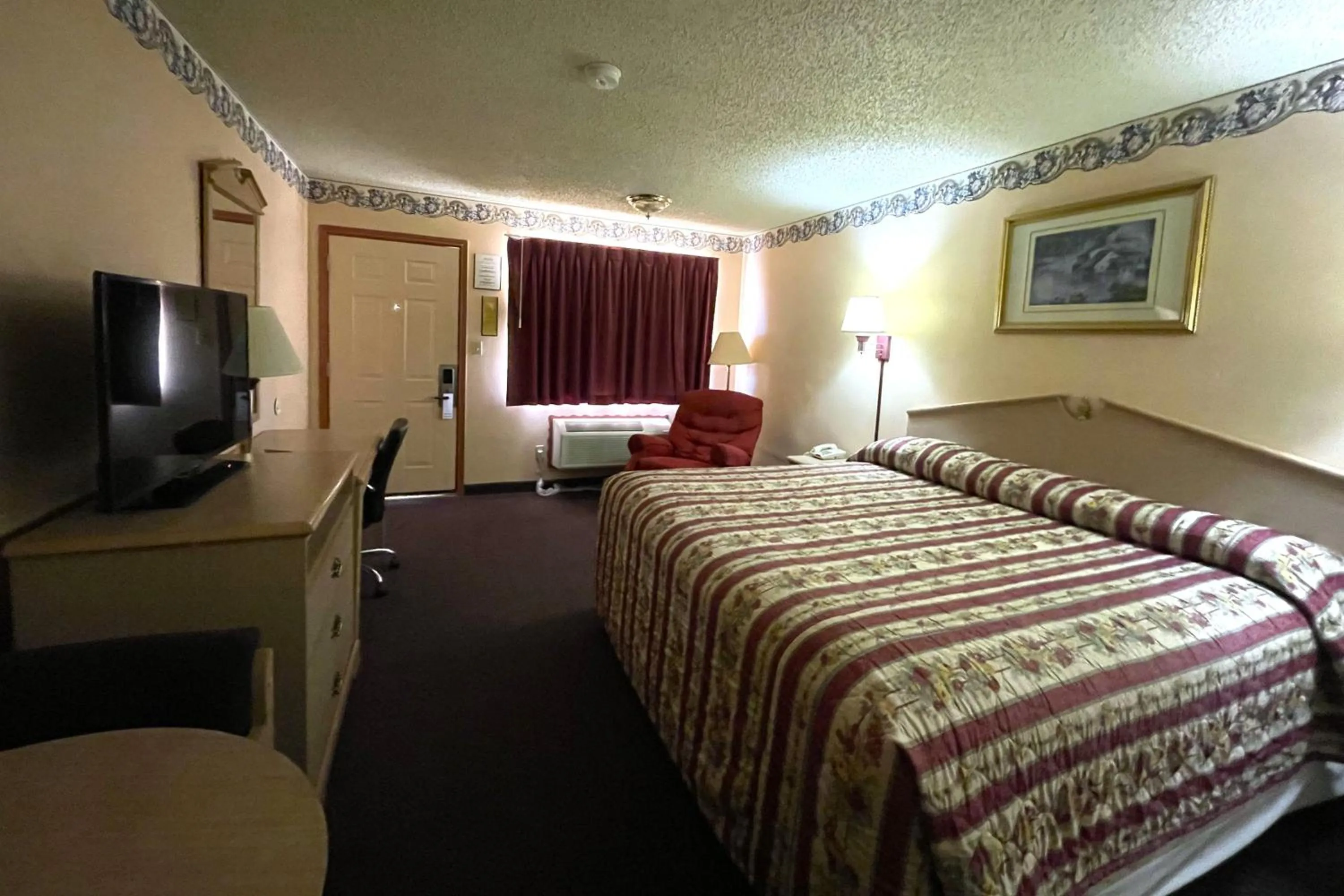 Bedroom, Bed in Seminole Inn Near New Mexico Hwy 62