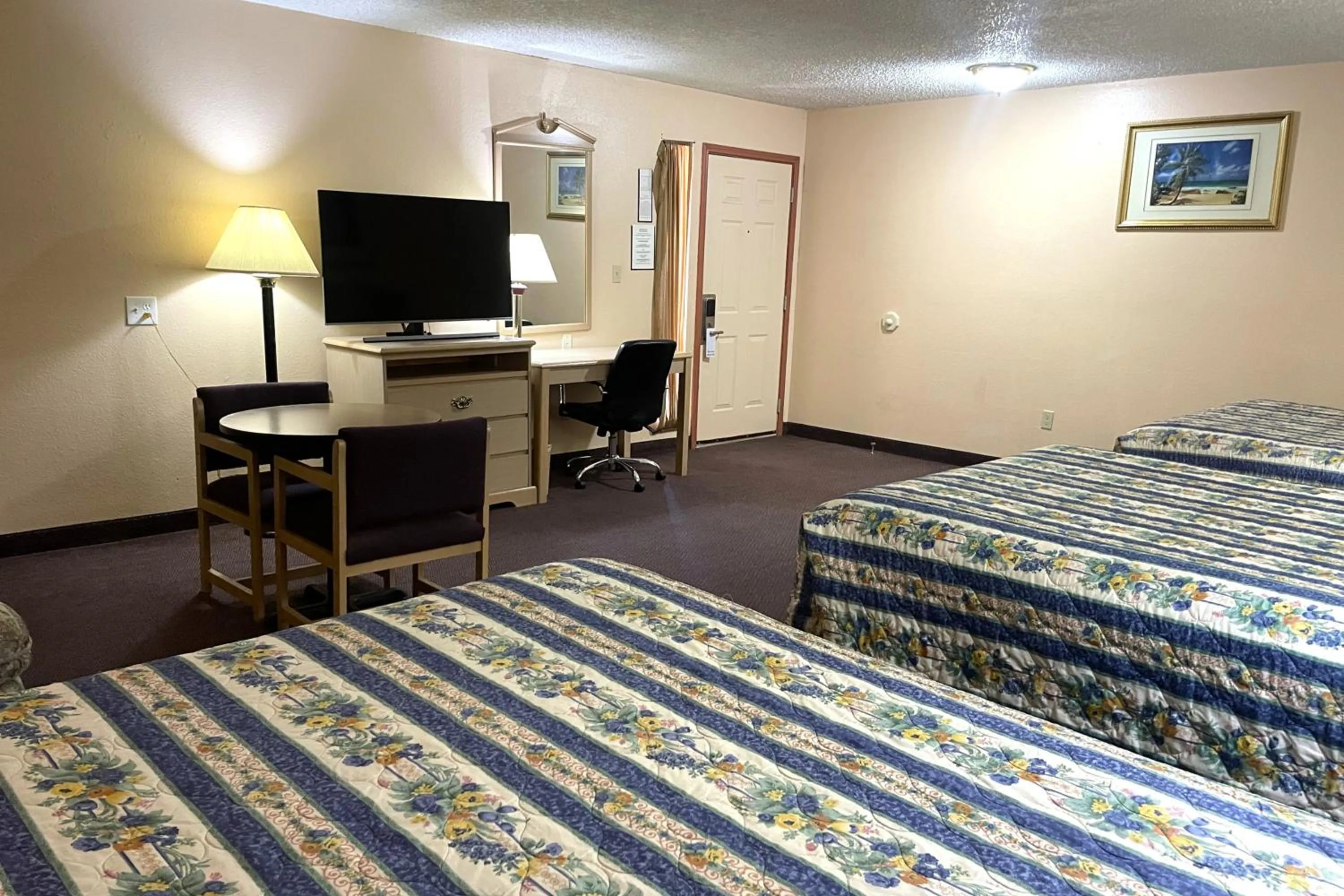 Bedroom, Bed in Seminole Inn Near New Mexico Hwy 62