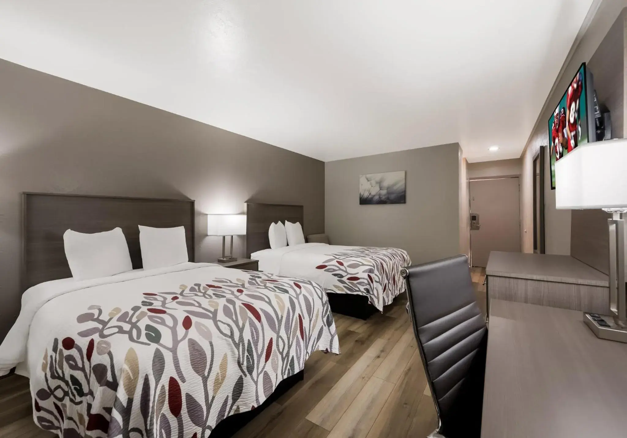 Deluxe Room with Two Double Beds Smoking in Red Roof Inn Madisonville Deluxe Room with Two Double Beds Smoking in Red Roof Inn Madisonville