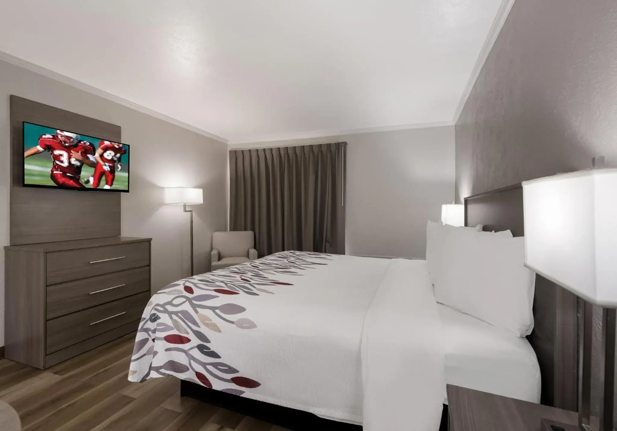 Deluxe King Room Non-Smoking in Red Roof Inn Madisonville Deluxe King Room Non-Smoking in Red Roof Inn Madisonville