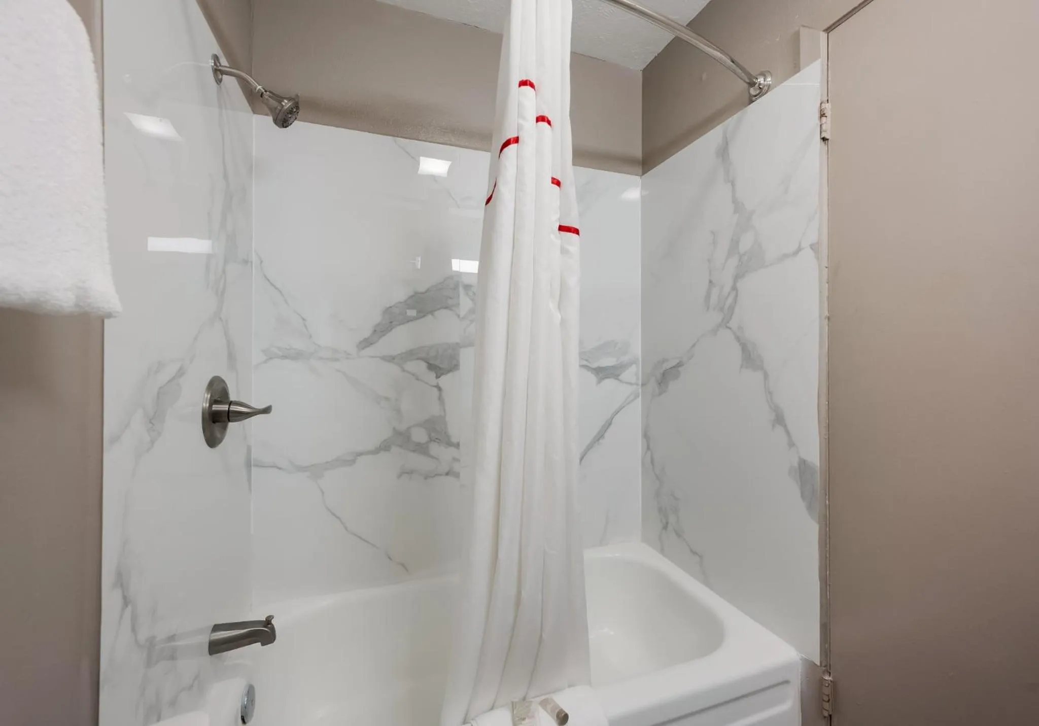 Bathroom in Red Roof Inn Madisonville