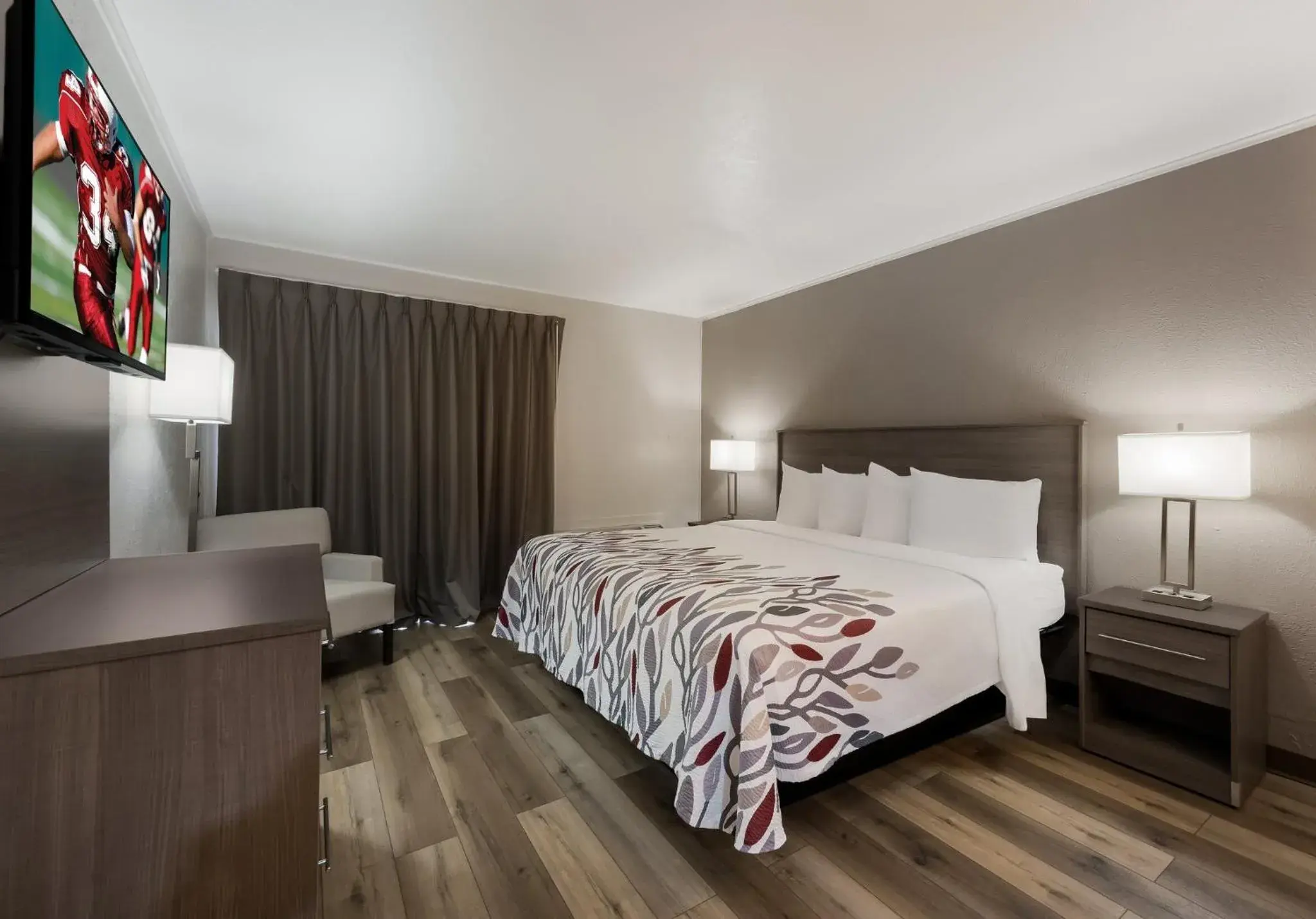 Superior King Room Smoking in Red Roof Inn Madisonville Superior King Room Smoking in Red Roof Inn Madisonville