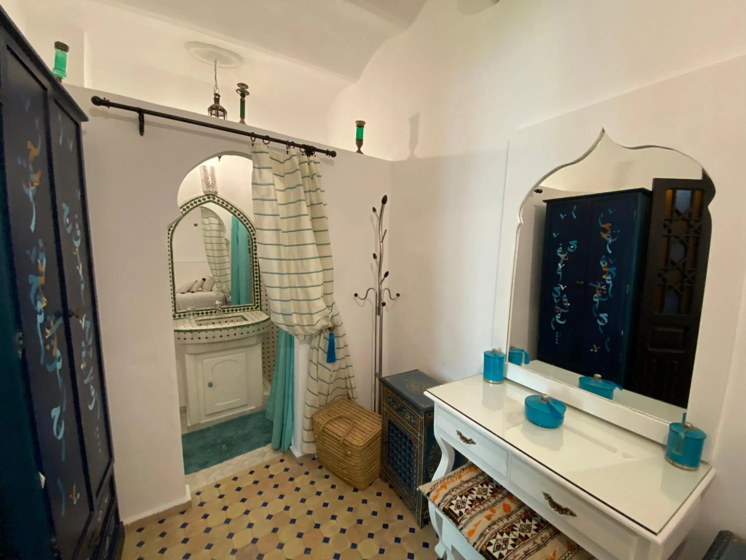 Bathroom in Dar Tinjâa