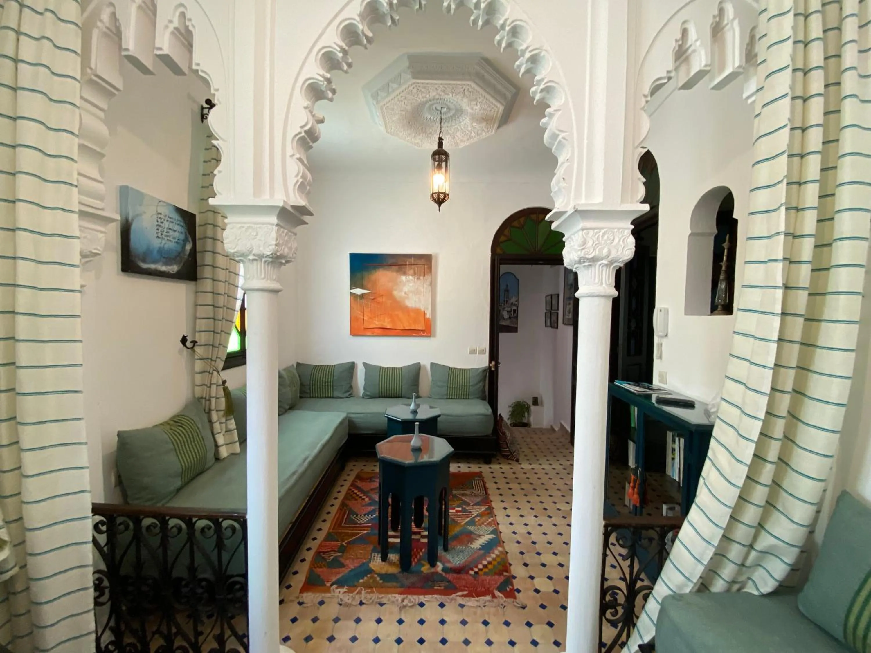 Library in Dar Tinjâa