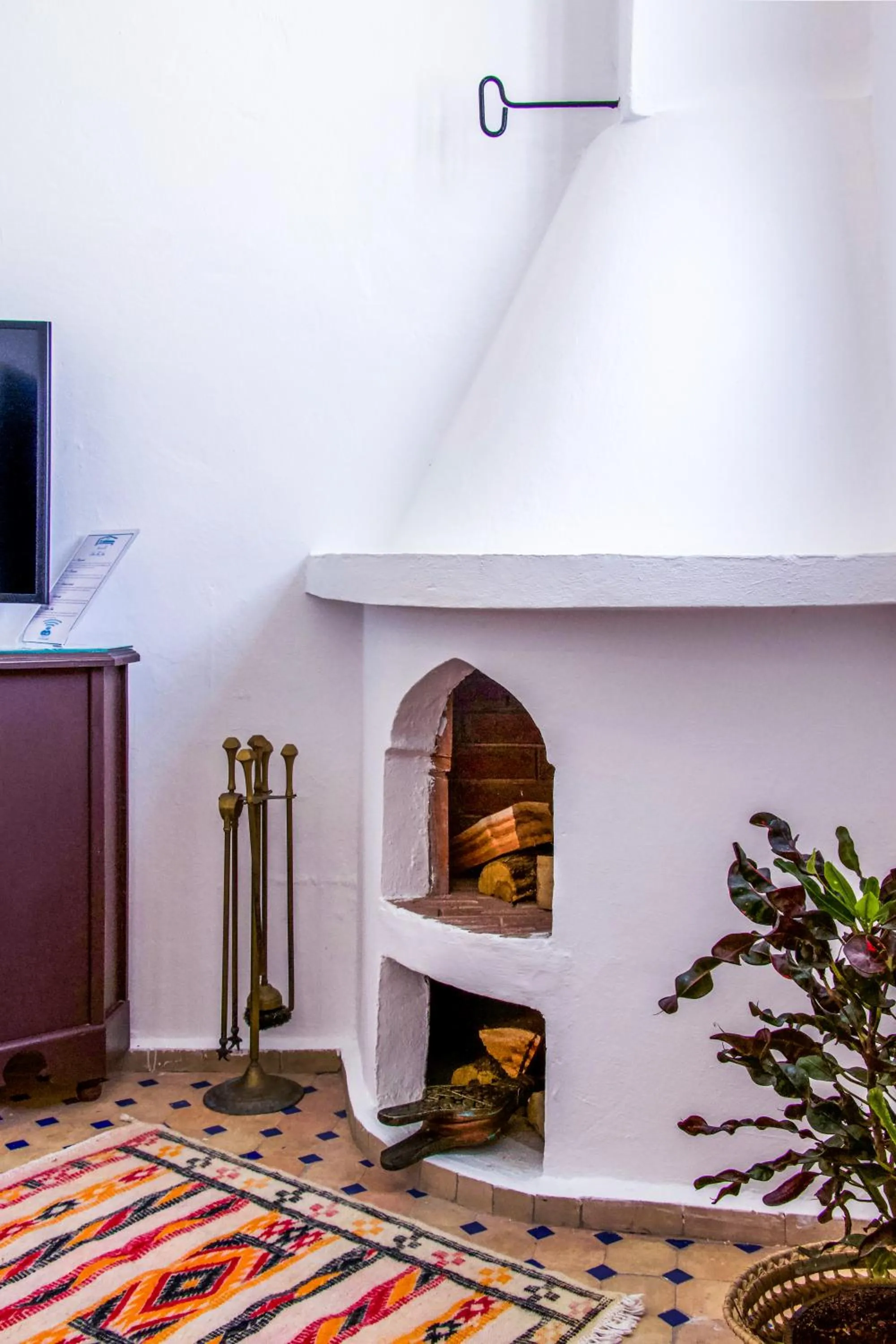 Communal lounge/ TV room in Dar Tinjâa