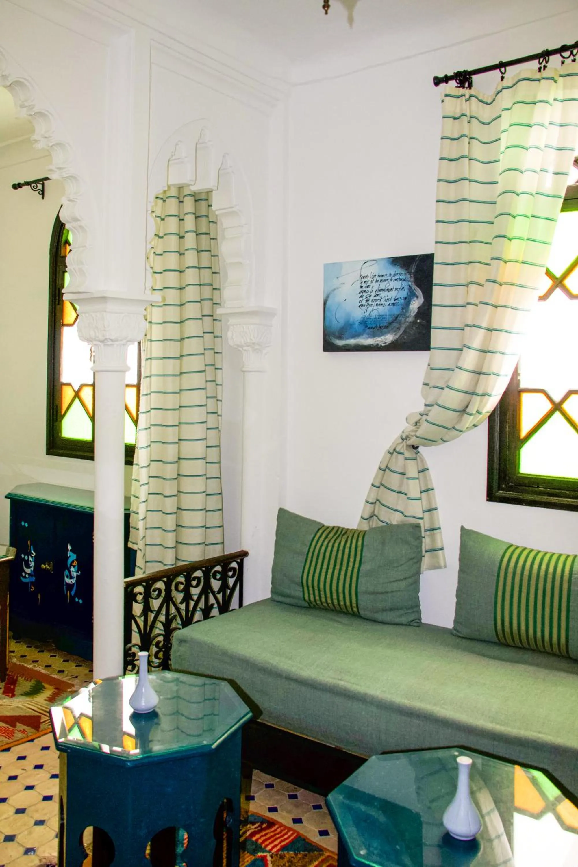 Seating area in Dar Tinjâa