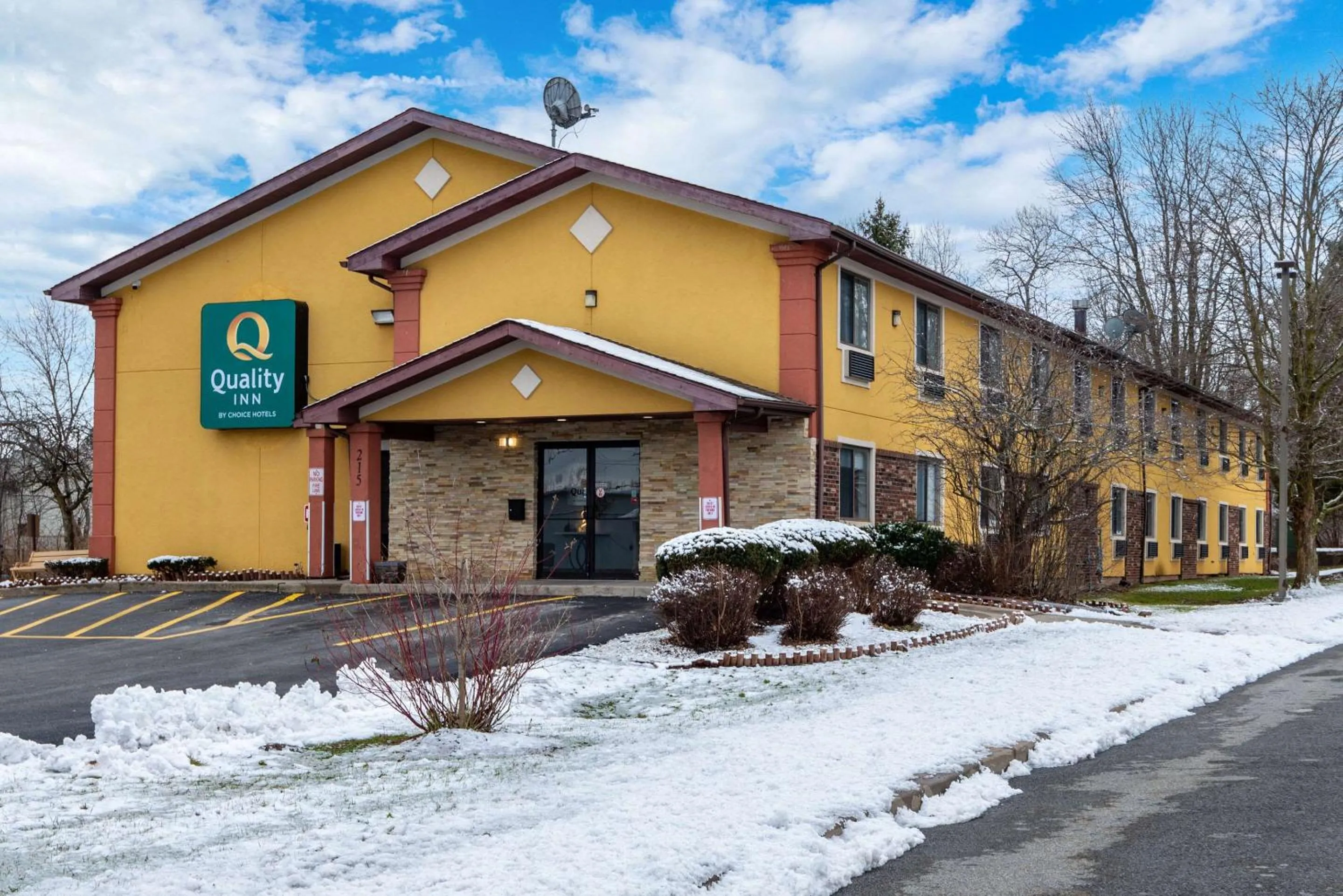 Property building in Quality Inn Oneida near Casino