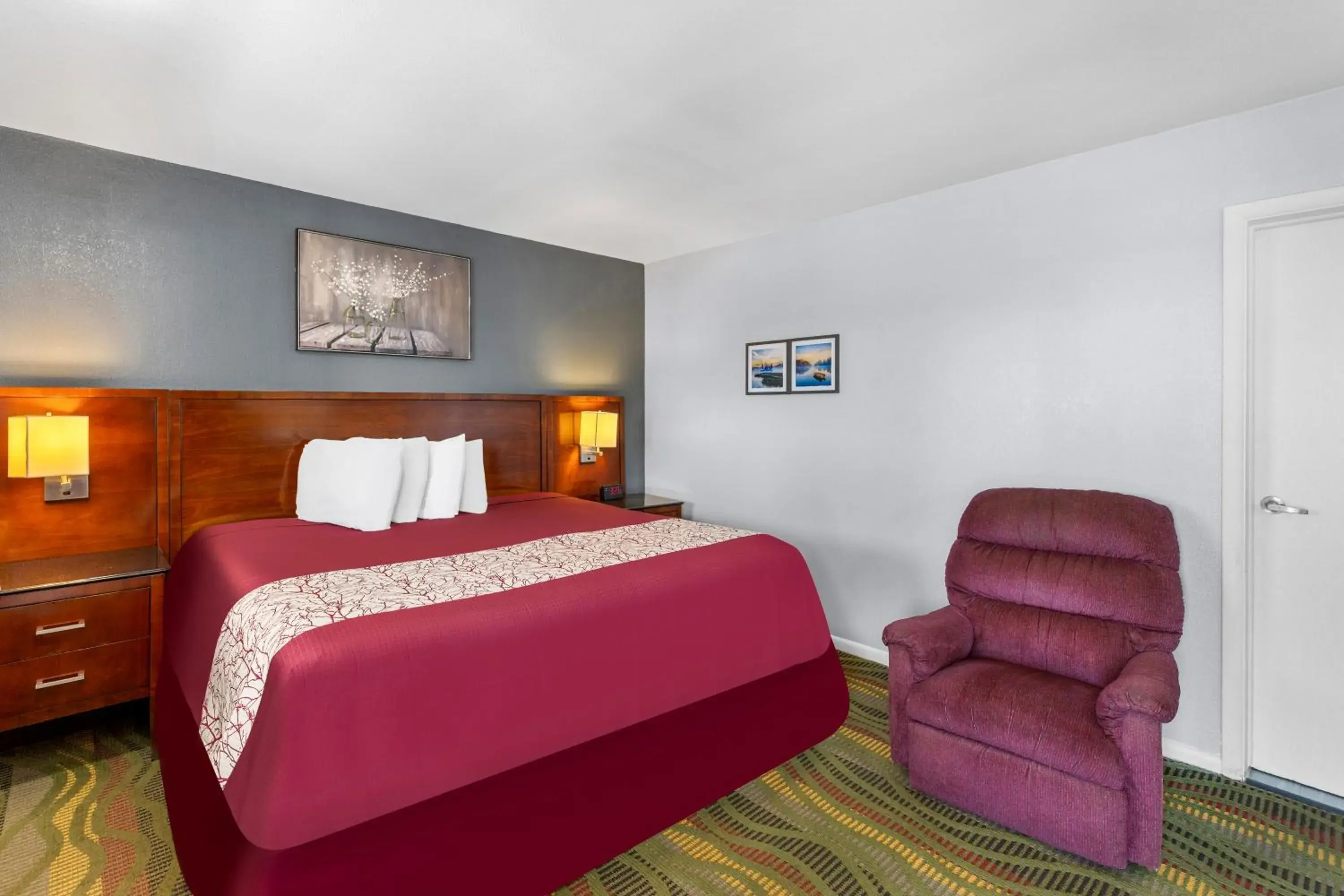 Bed in Americas Best Value Inn Belleville Bed in Americas Best Value Inn Belleville