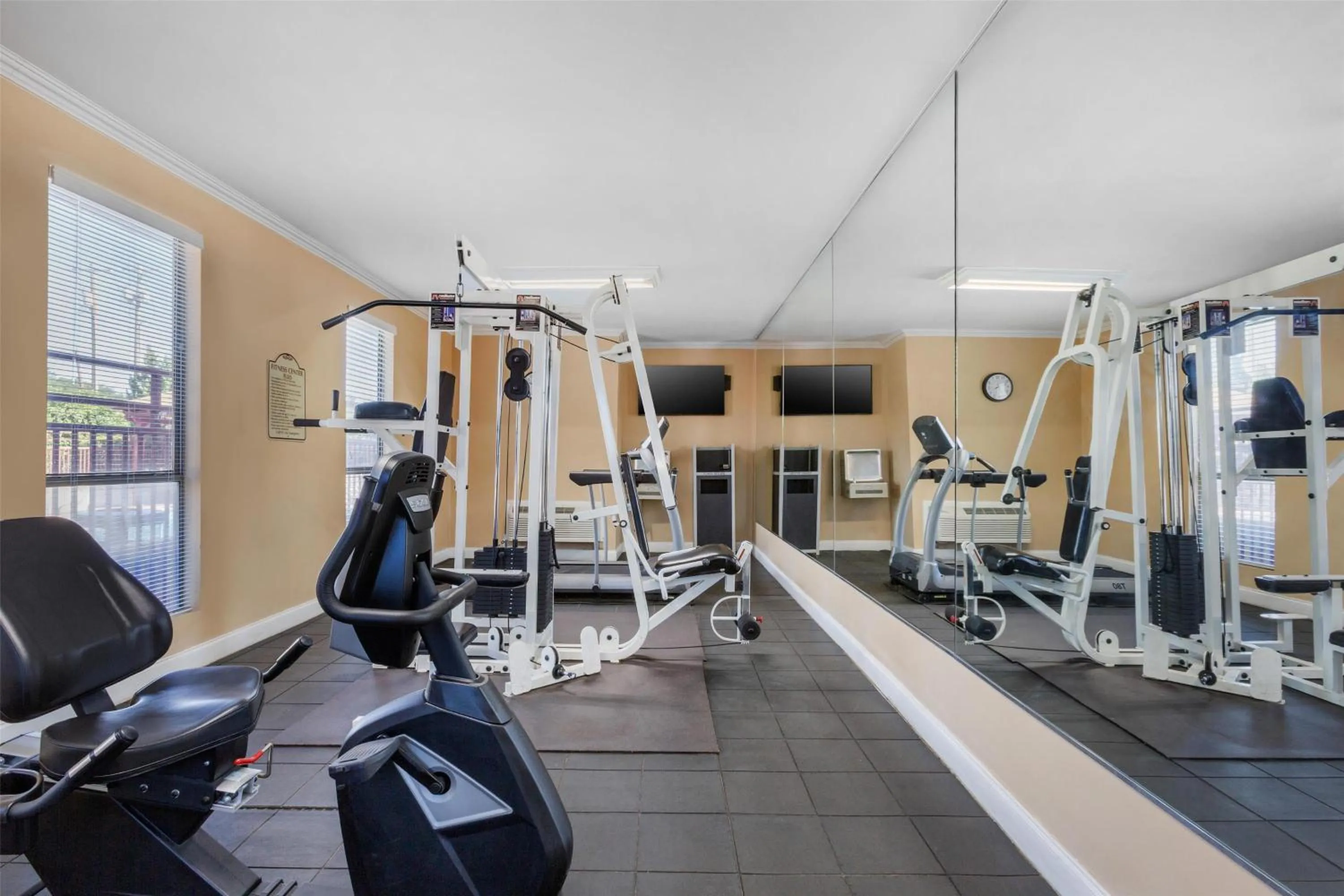 Fitness centre/facilities in Best Western Brady Inn