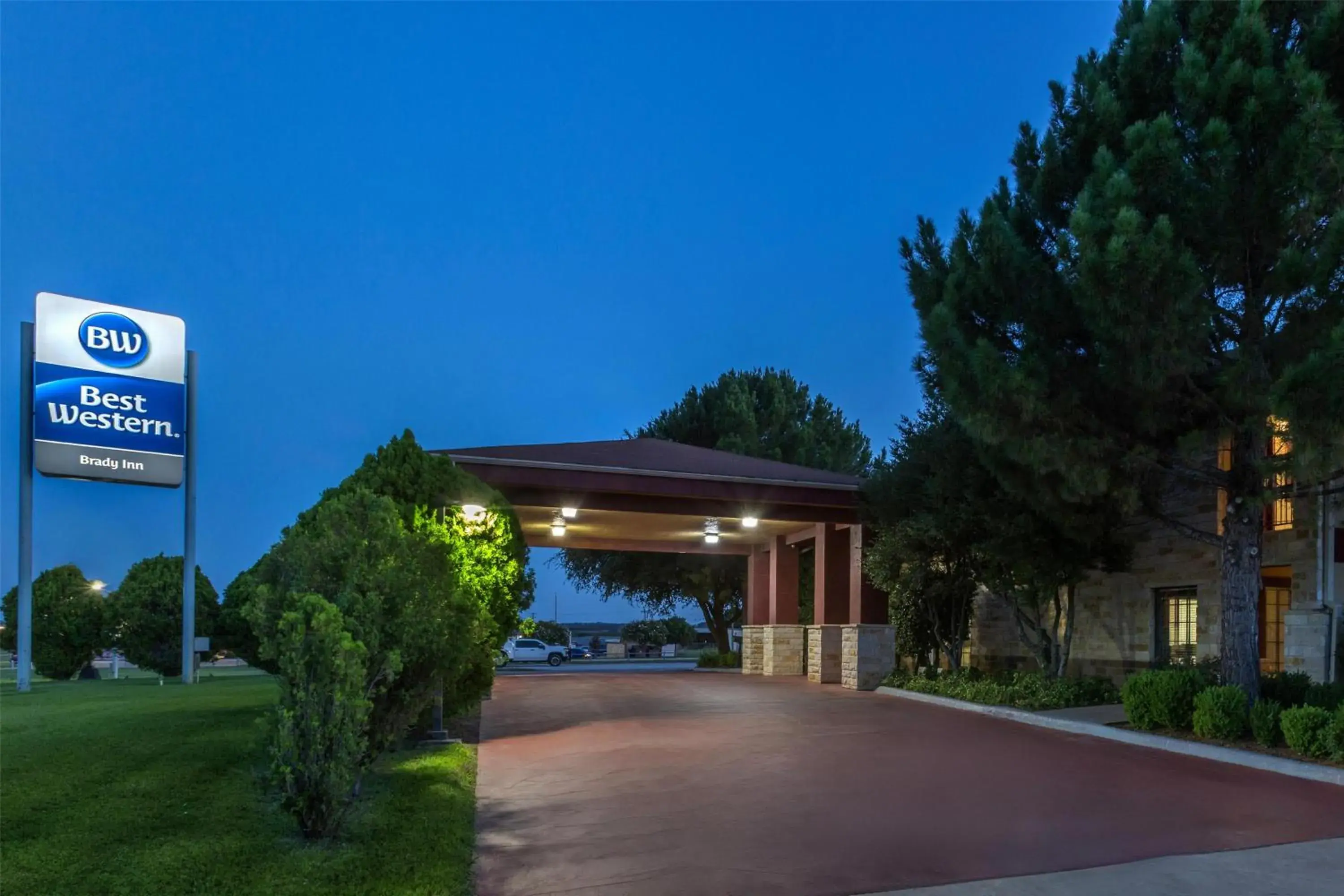 Property building in Best Western Brady Inn Property building in Best Western Brady Inn