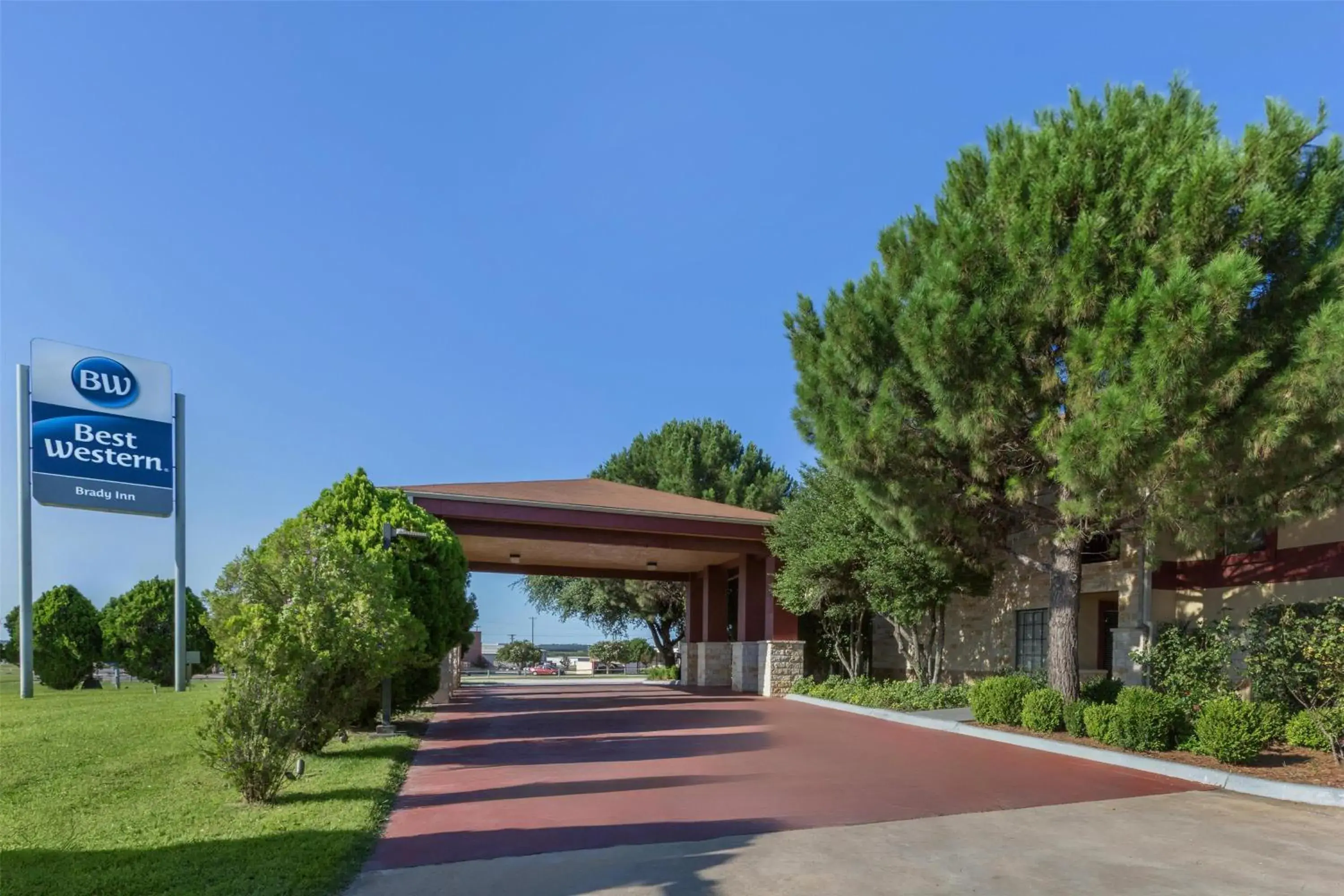 Property building in Best Western Brady Inn Property building in Best Western Brady Inn